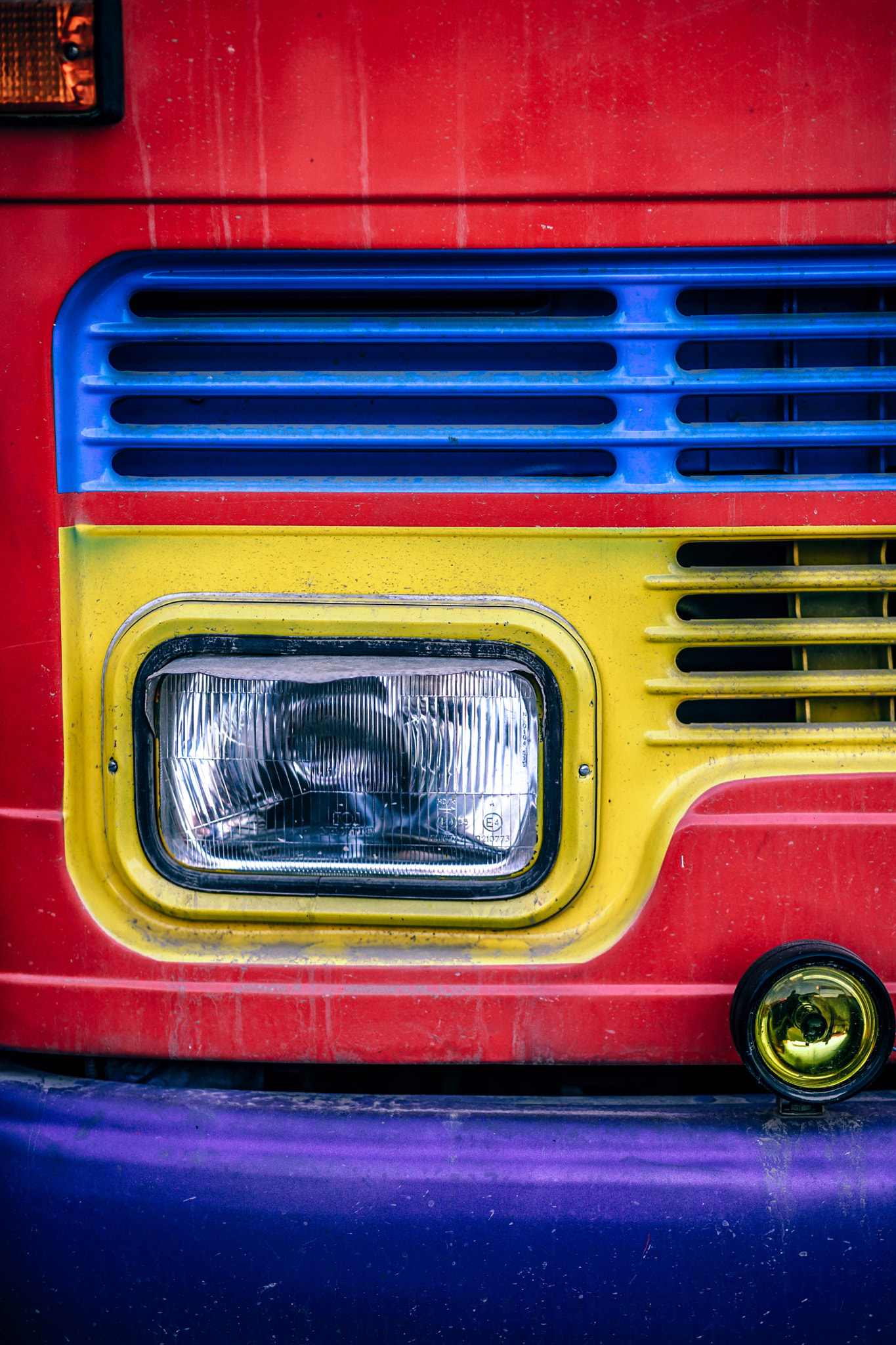 DT 85mm F1.8 SAM sample photo. Colorful truck headlight photography