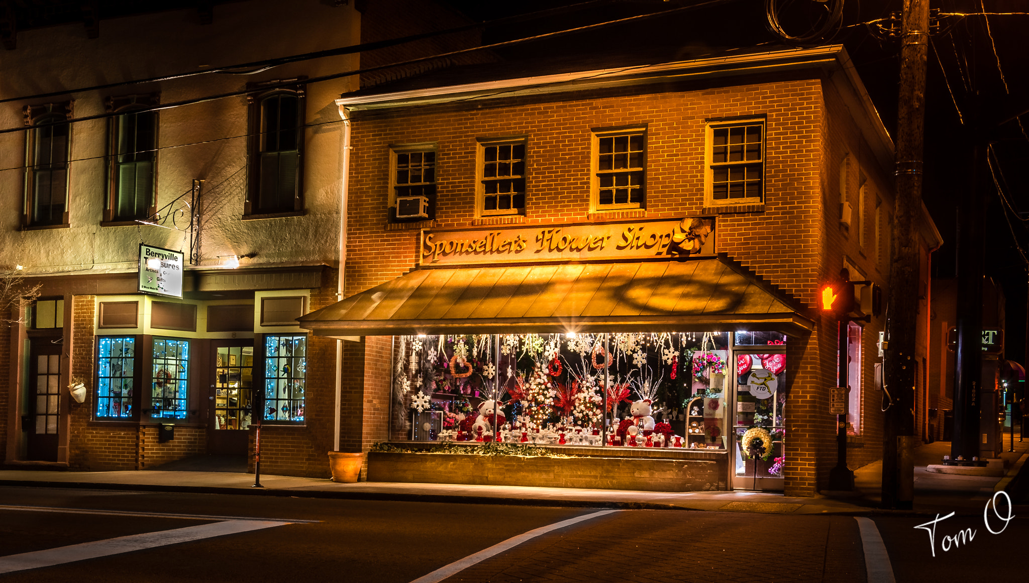 Nikon AF Nikkor 24-85mm F2.8-4D IF sample photo. Berryville at night photography