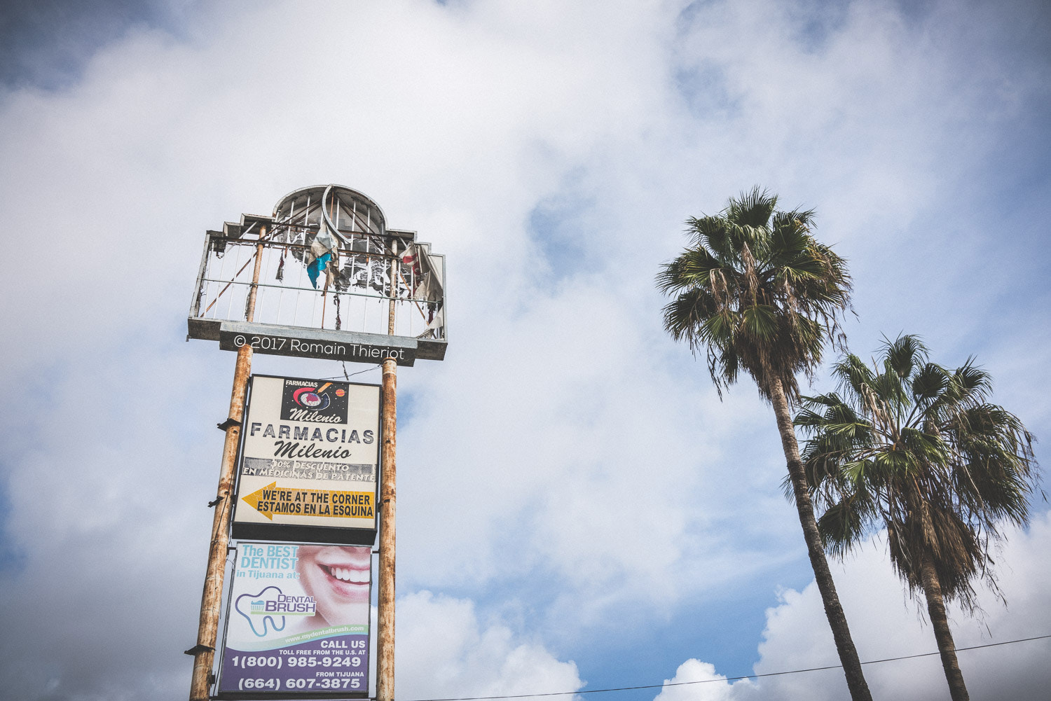 35mm F2.0 sample photo. Right next to the border, the "plaza tijuana" photography