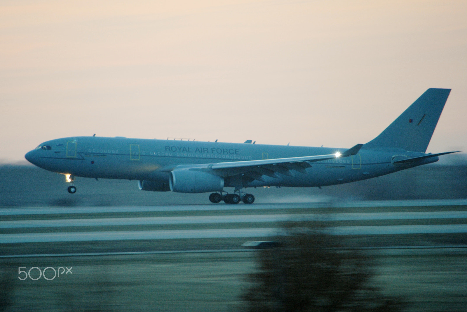 Nikon D3000 sample photo. Royal air force a330 landing photography