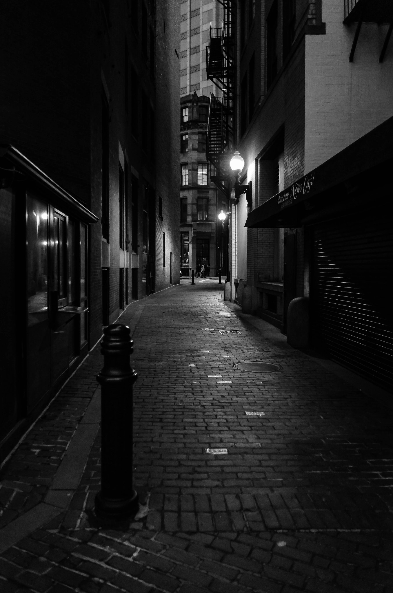 Nikon D5100 sample photo. Alley in boston photography