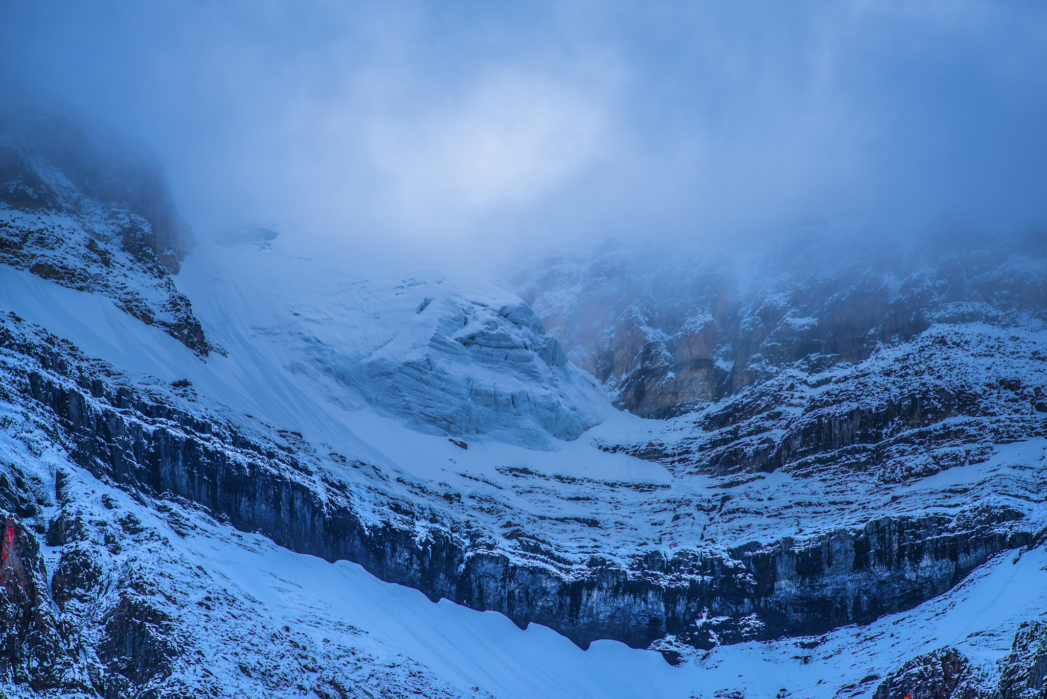 Nikon Nikkor AF-S 300mm F4E PF ED VR sample photo. Hanging glacier photography