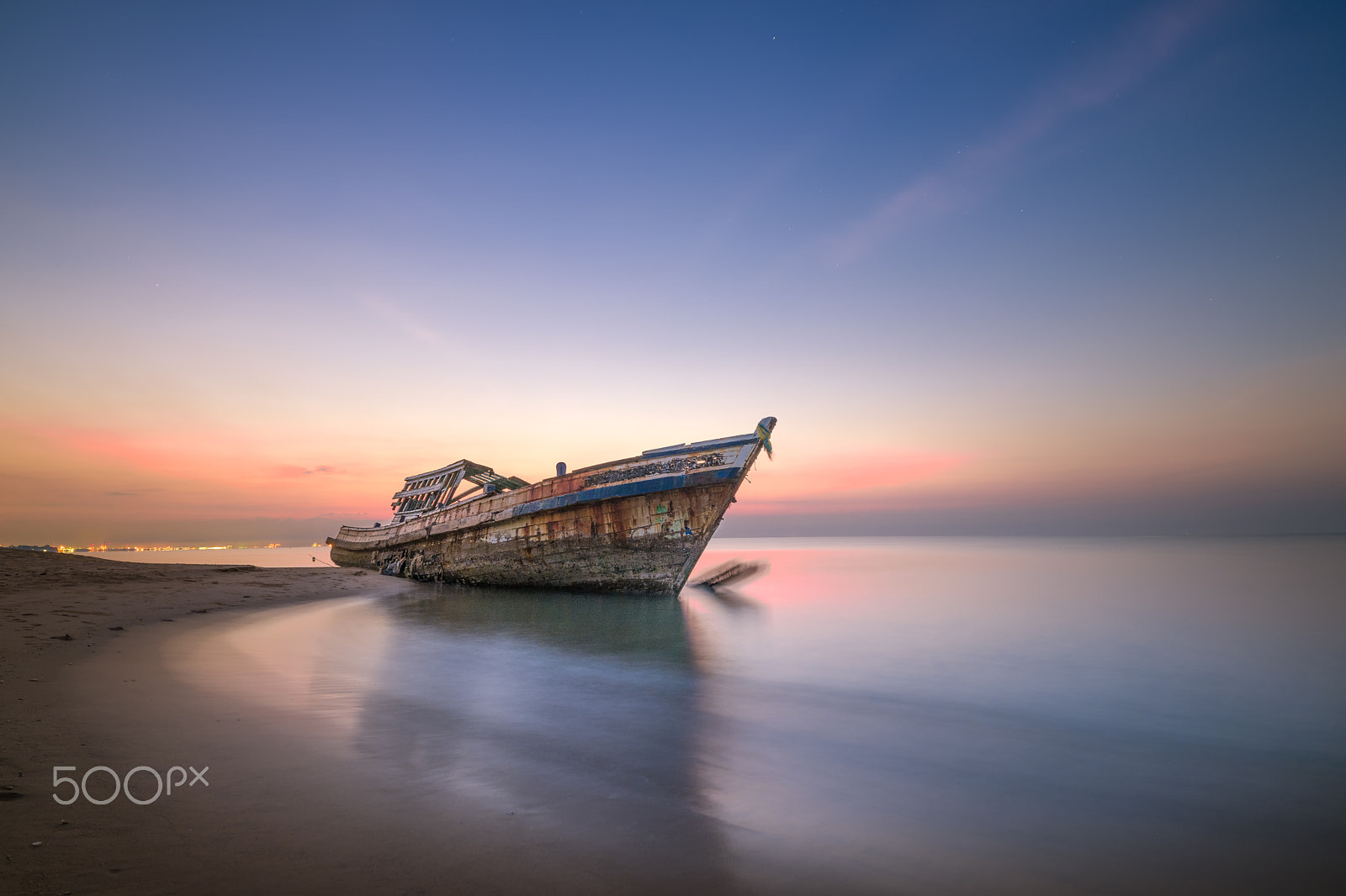 Leica Tri-Elmar-M 16-18-21mm F4 ASPH sample photo. Old shipwreck photography