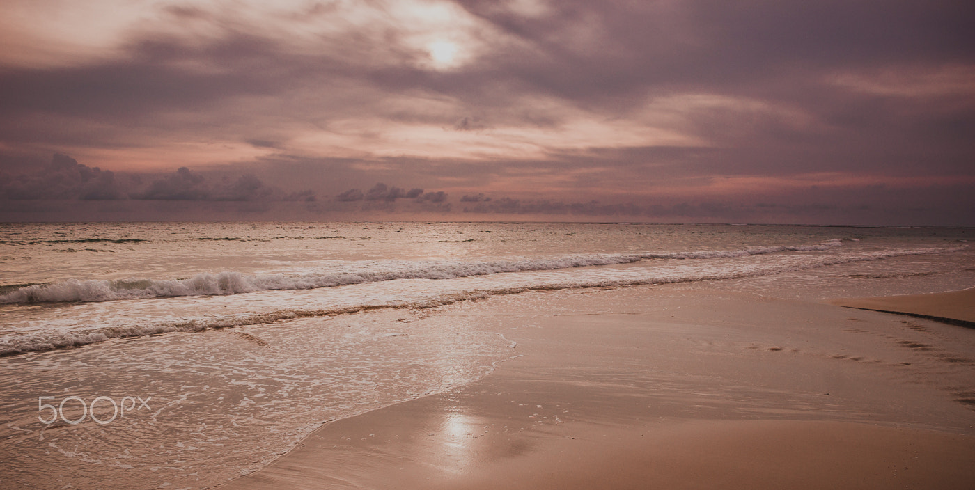 Nikon D40 sample photo. Moody beach photography