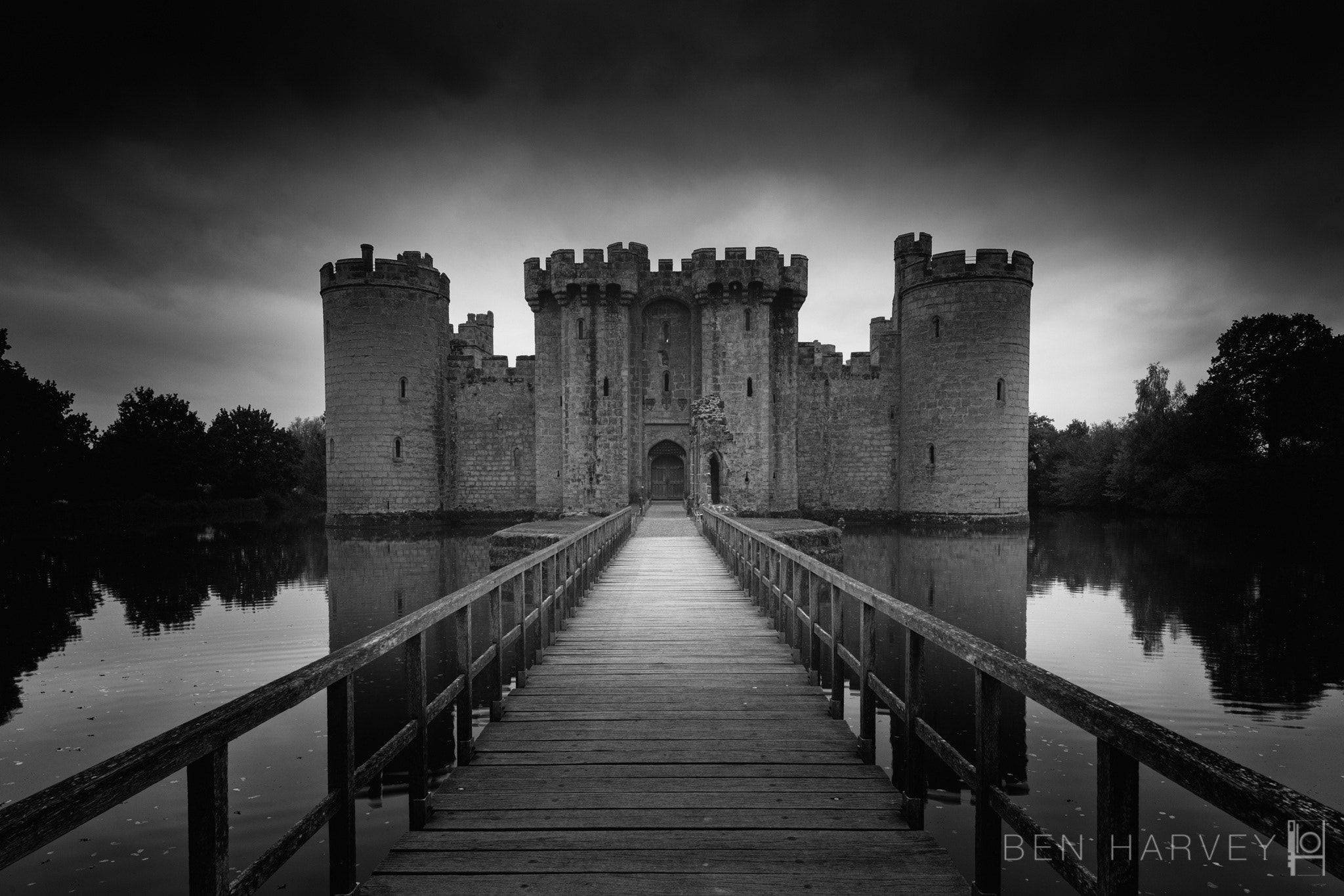 Canon TS-E 24.0mm f/3.5 L II sample photo. Bodiam castle - a particularly moody sunrise photography
