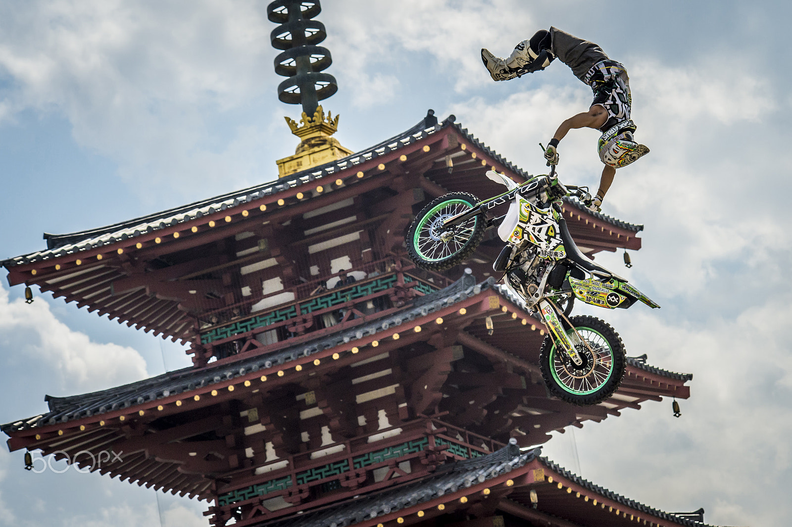 Nikon D4S sample photo. Daice and a pagoda photography