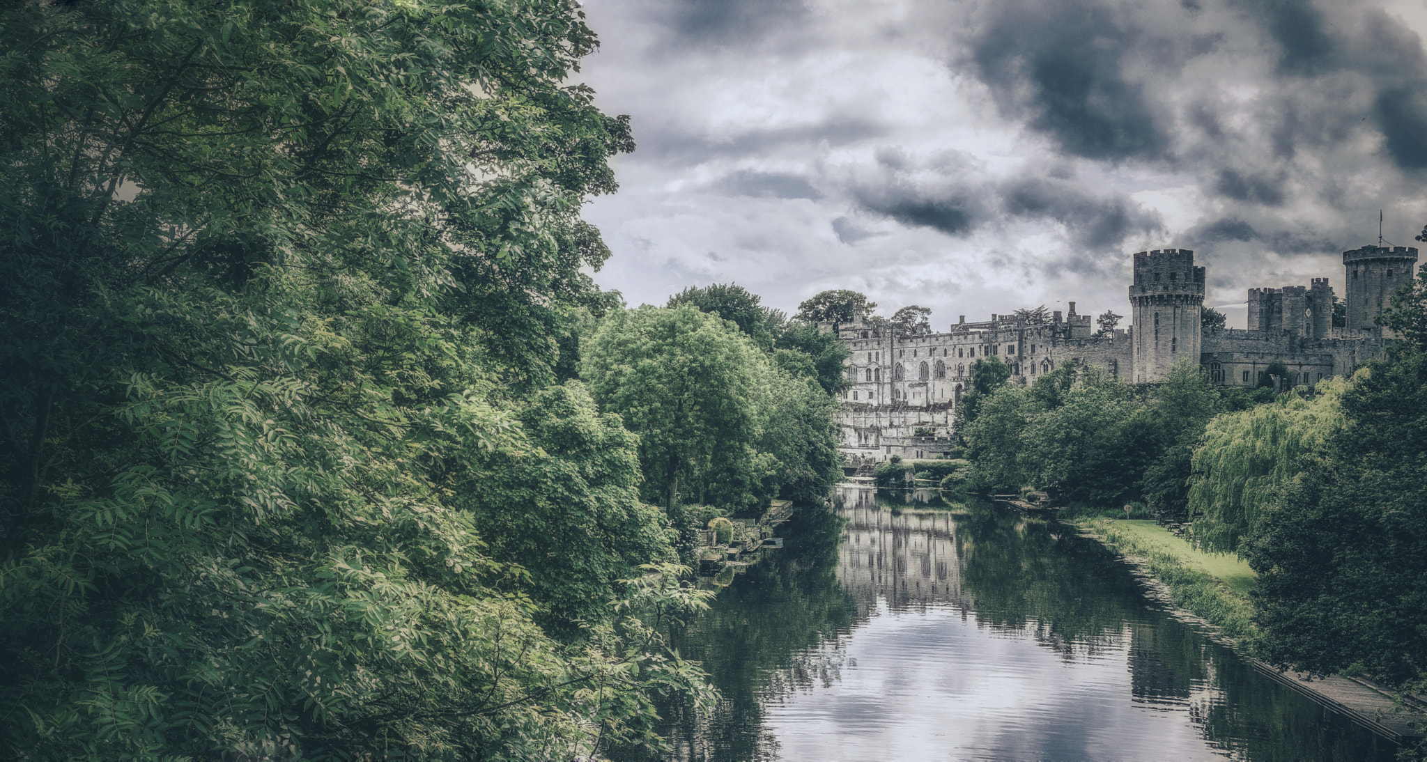 Pentax smc DA 18-55mm F3.5-5.6 AL sample photo. Warwick castle. photography