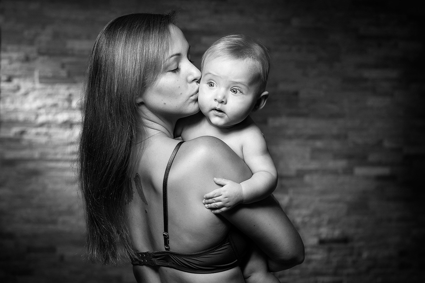 AF-S Zoom-Nikkor 80-200mm f/2.8D IF-ED sample photo. Love of the mutter and her baby - does not exist more! photography