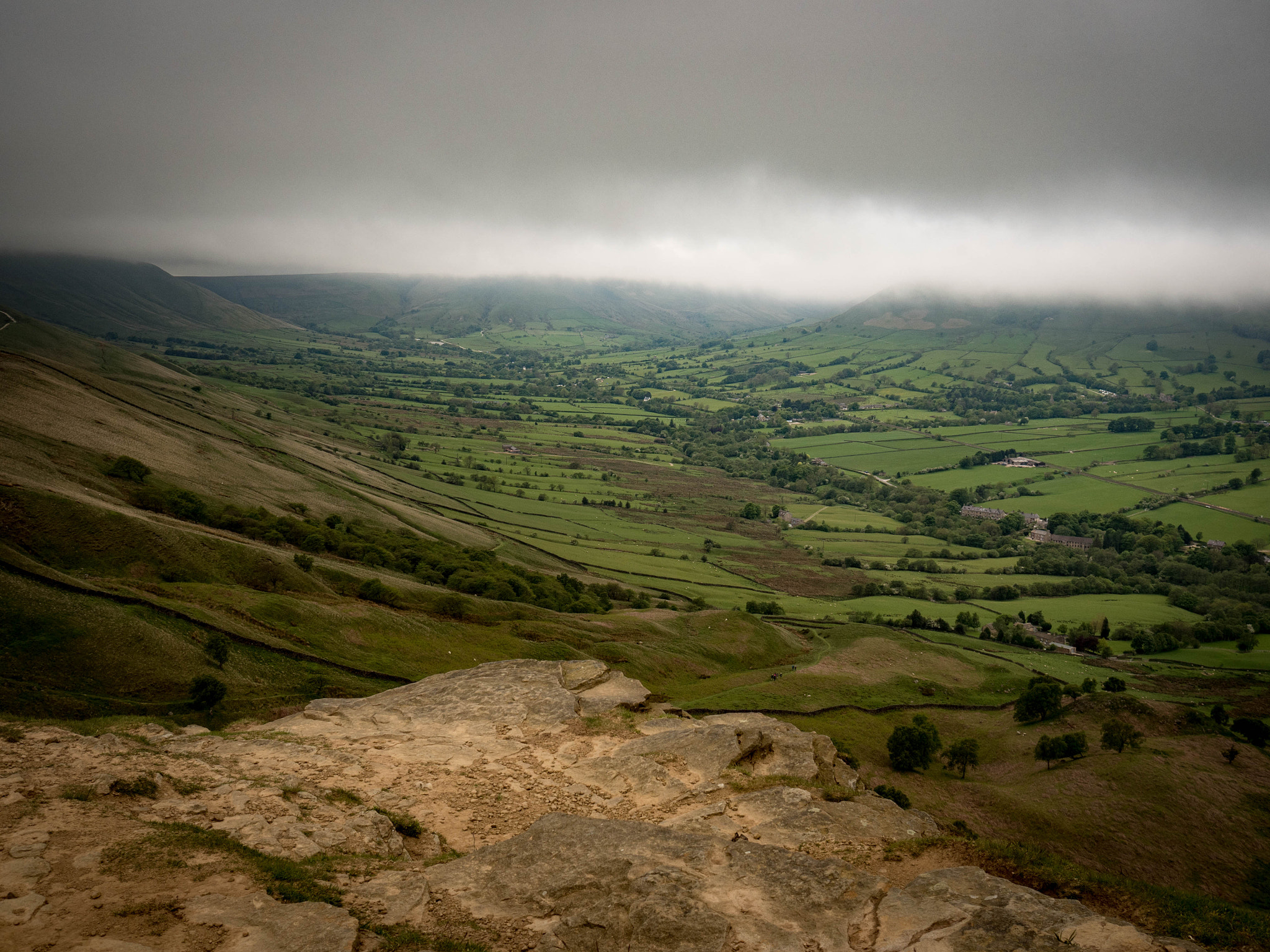 Olympus OM-D E-M5 II + Olympus M.Zuiko Digital 17mm F1.8 sample photo. Valley from mam tor photography