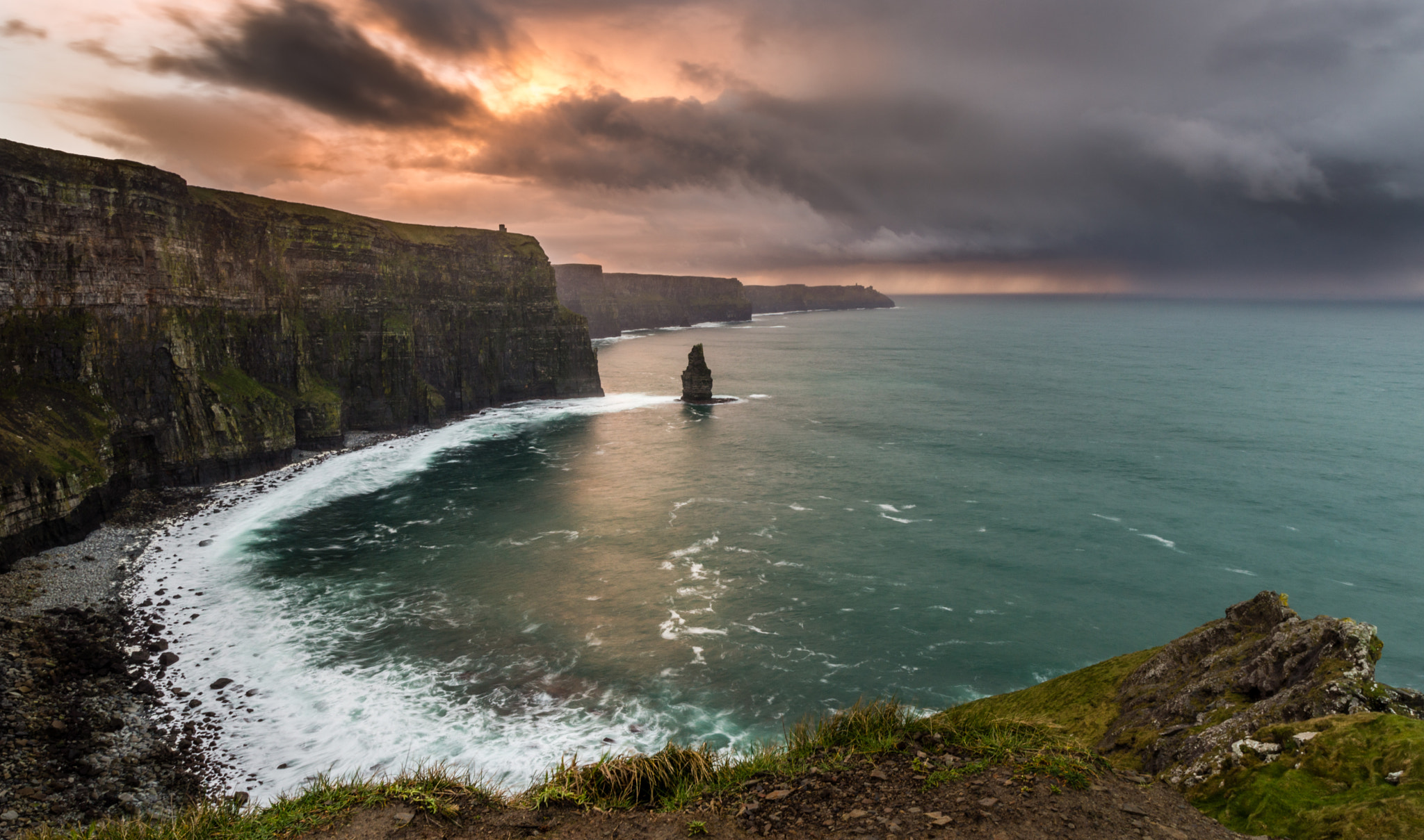 Sigma 20mm F1.8 EX DG Aspherical RF sample photo. Sunset over the cliffs of moher photography