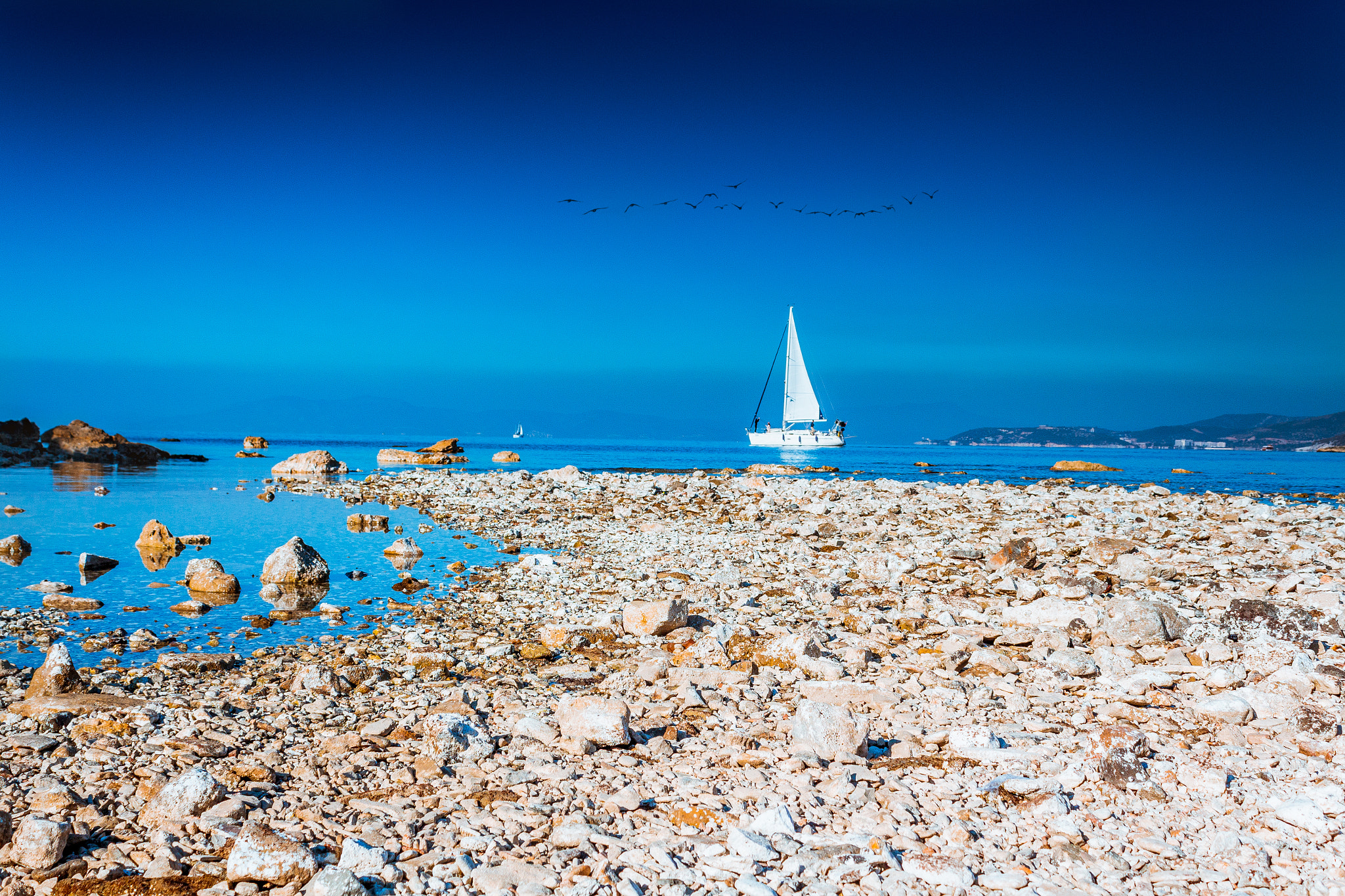 Canon EOS 650D (EOS Rebel T4i / EOS Kiss X6i) sample photo. Peaceful blue photography