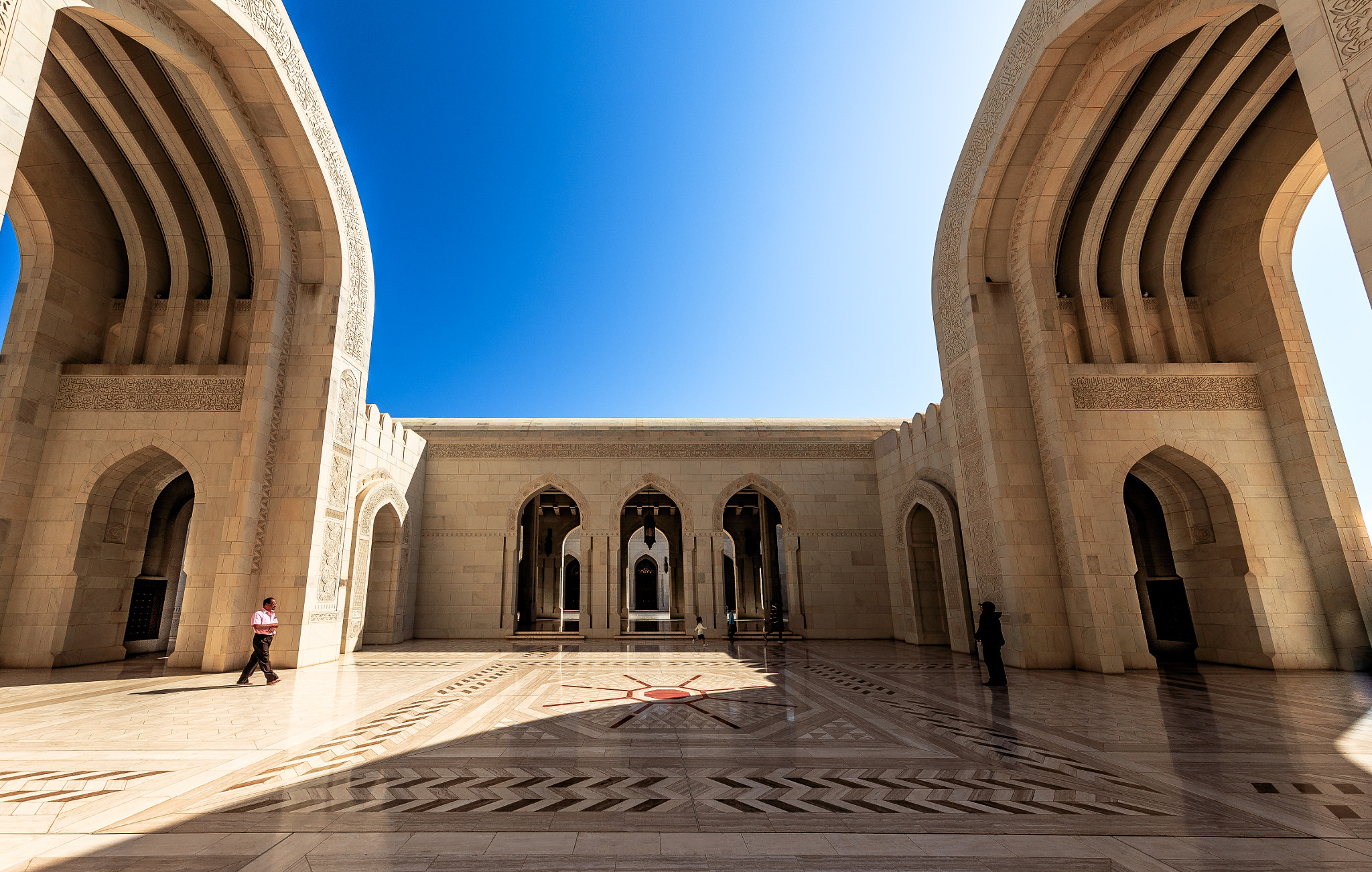 Canon EOS 6D + Canon EF 11-24mm F4L USM sample photo. The sultan qaboos grand mosque no 2. photography