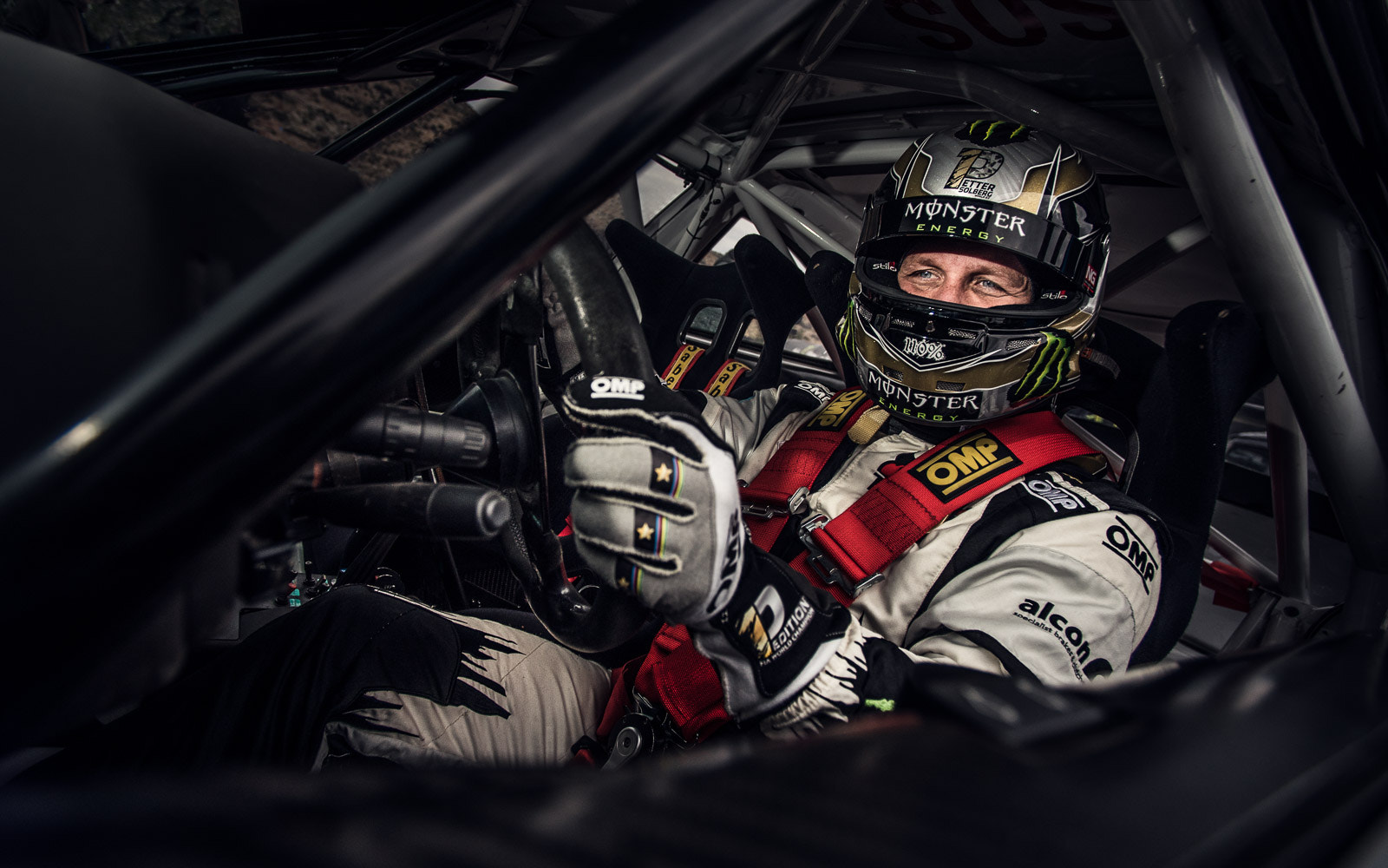 Nikon AF Nikkor 14mm F2.8D ED sample photo. Petter solberg at the start of gymkhana grid photography