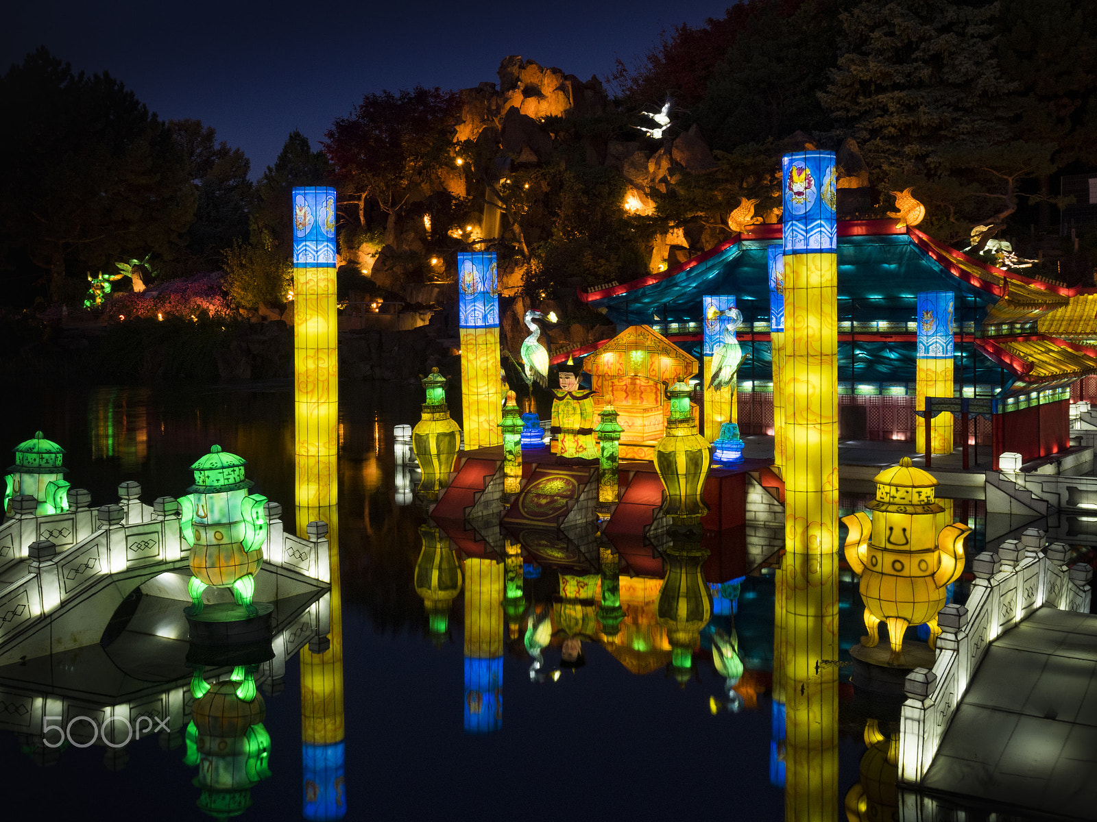 Olympus OM-D E-M1 + Olympus M.Zuiko Digital 14-42mm F3.5-5.6 II R sample photo. Lantern festival at the botanical garden, montreal photography