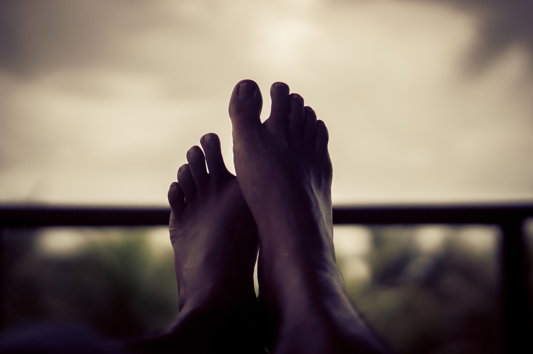E 50mm F1.8 OSS sample photo. Chill feets photography