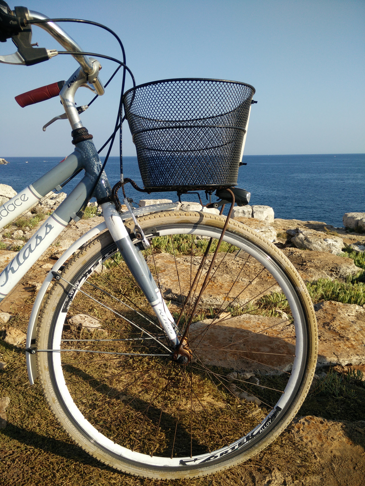 OPPO Find7 sample photo. Bike and sea photography