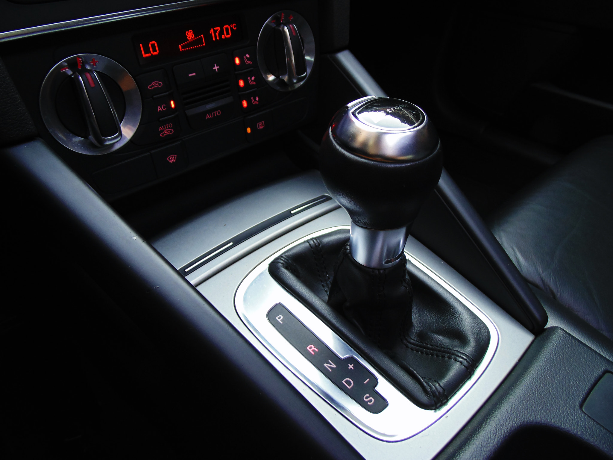 Sony DSC-H100 sample photo. Audi a3 sportback 2.0 tfsi 2011 interior photography
