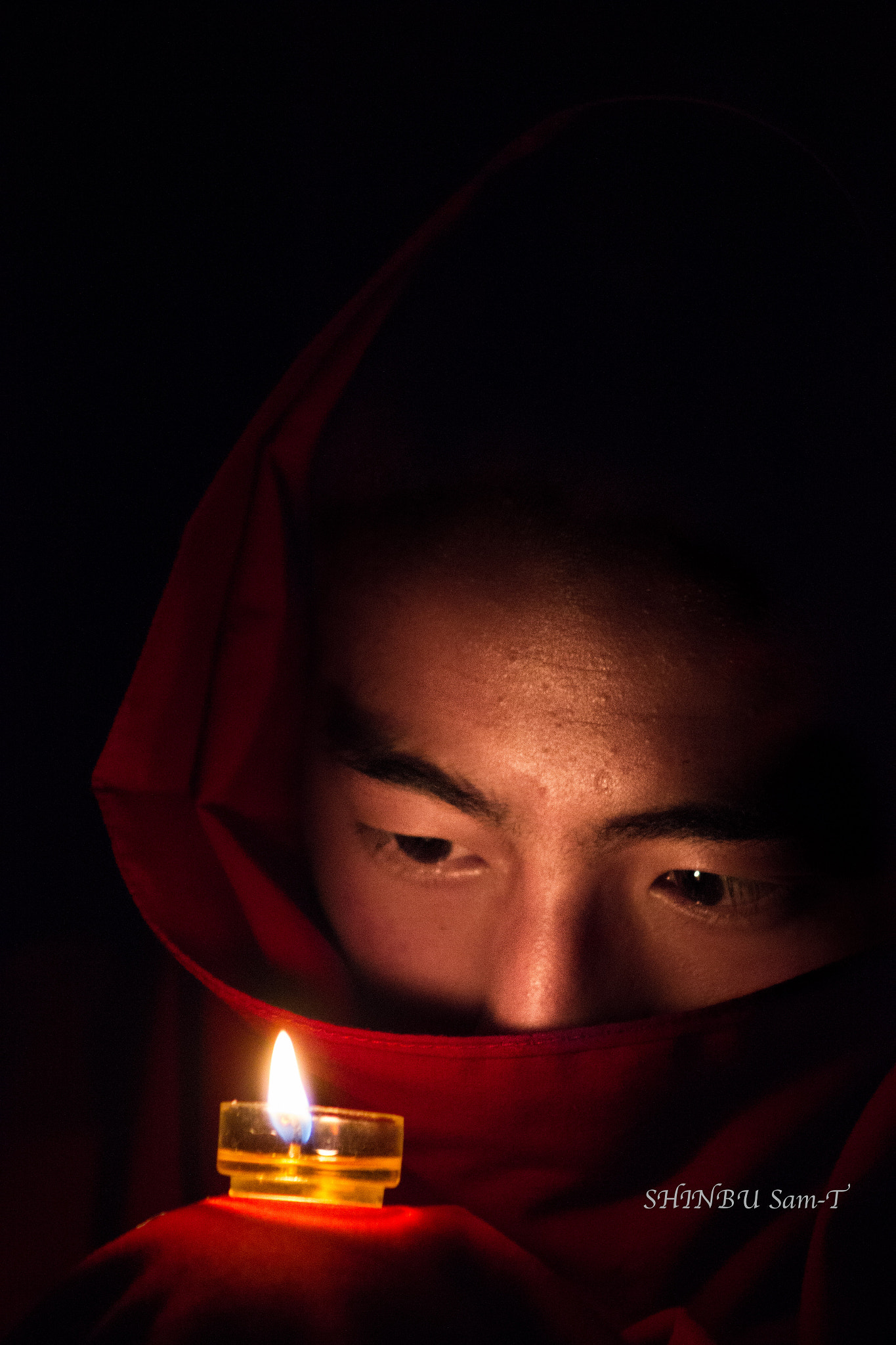 Canon EF 75-300mm f/4-5.6 USM sample photo. Butter lamp མཆོད་མེ། photography