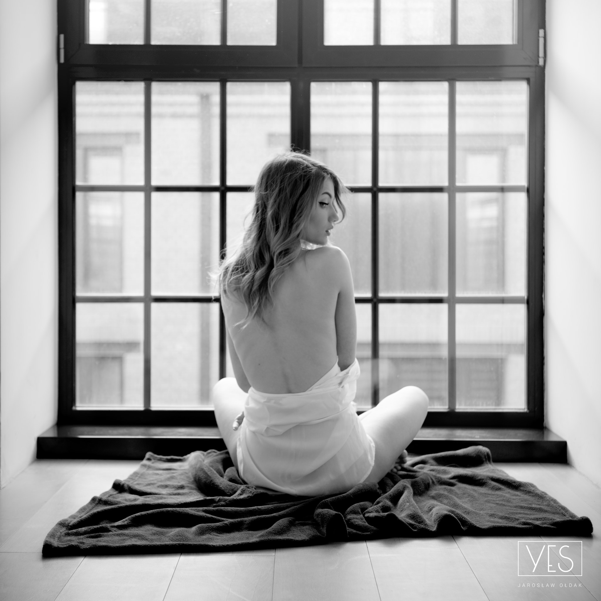 Nikon D800 + Nikon AF Nikkor 35mm F2D sample photo. Sitting by the window... photography