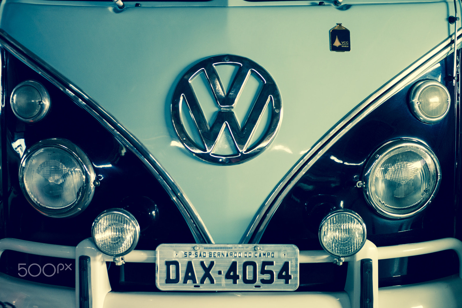 Nikon AF-Nikkor 80-200mm F2.8D ED sample photo. Museum of vintage cars photography