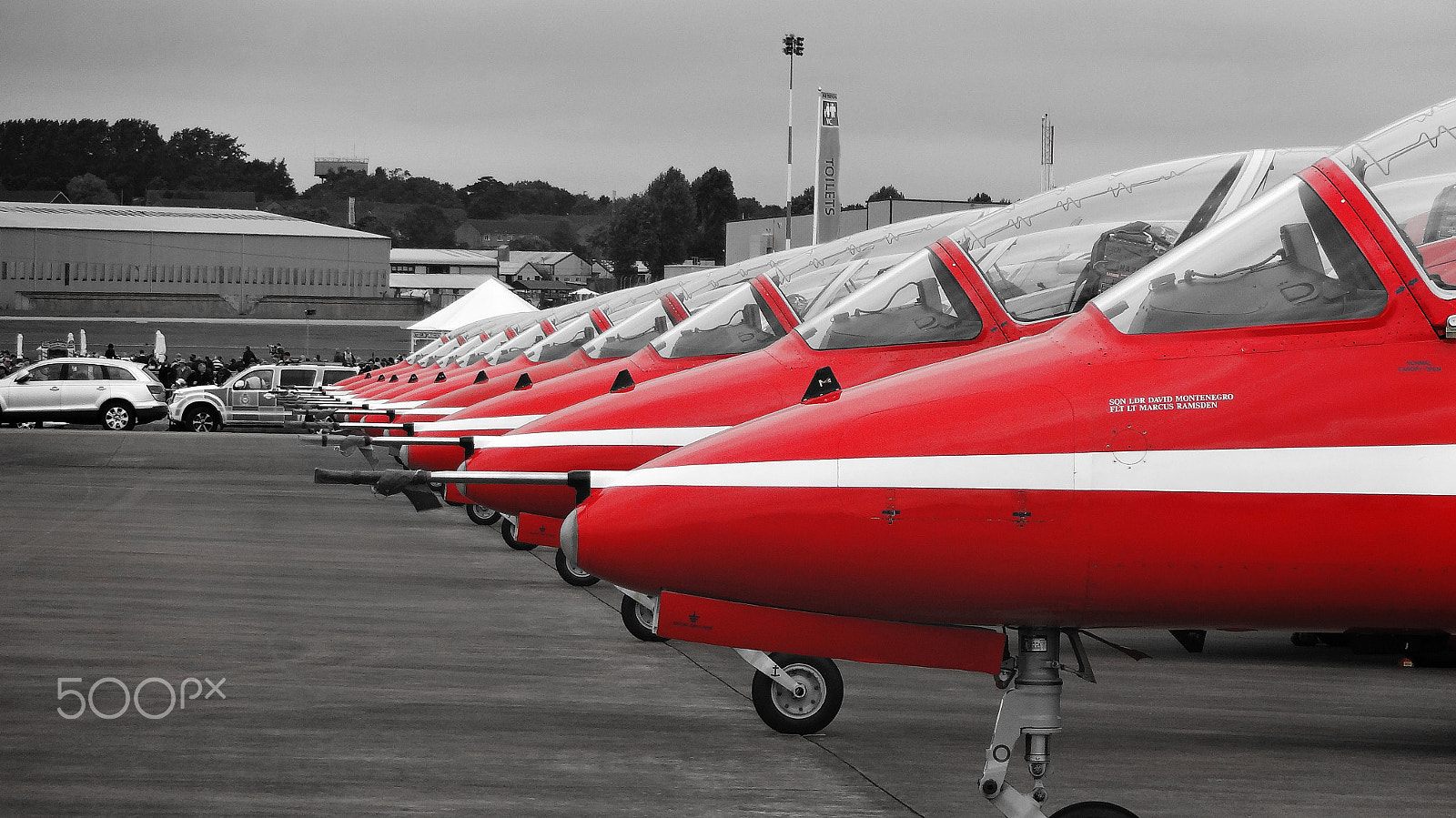 Sony DSC-WX100 sample photo. Red arrows lined up photography