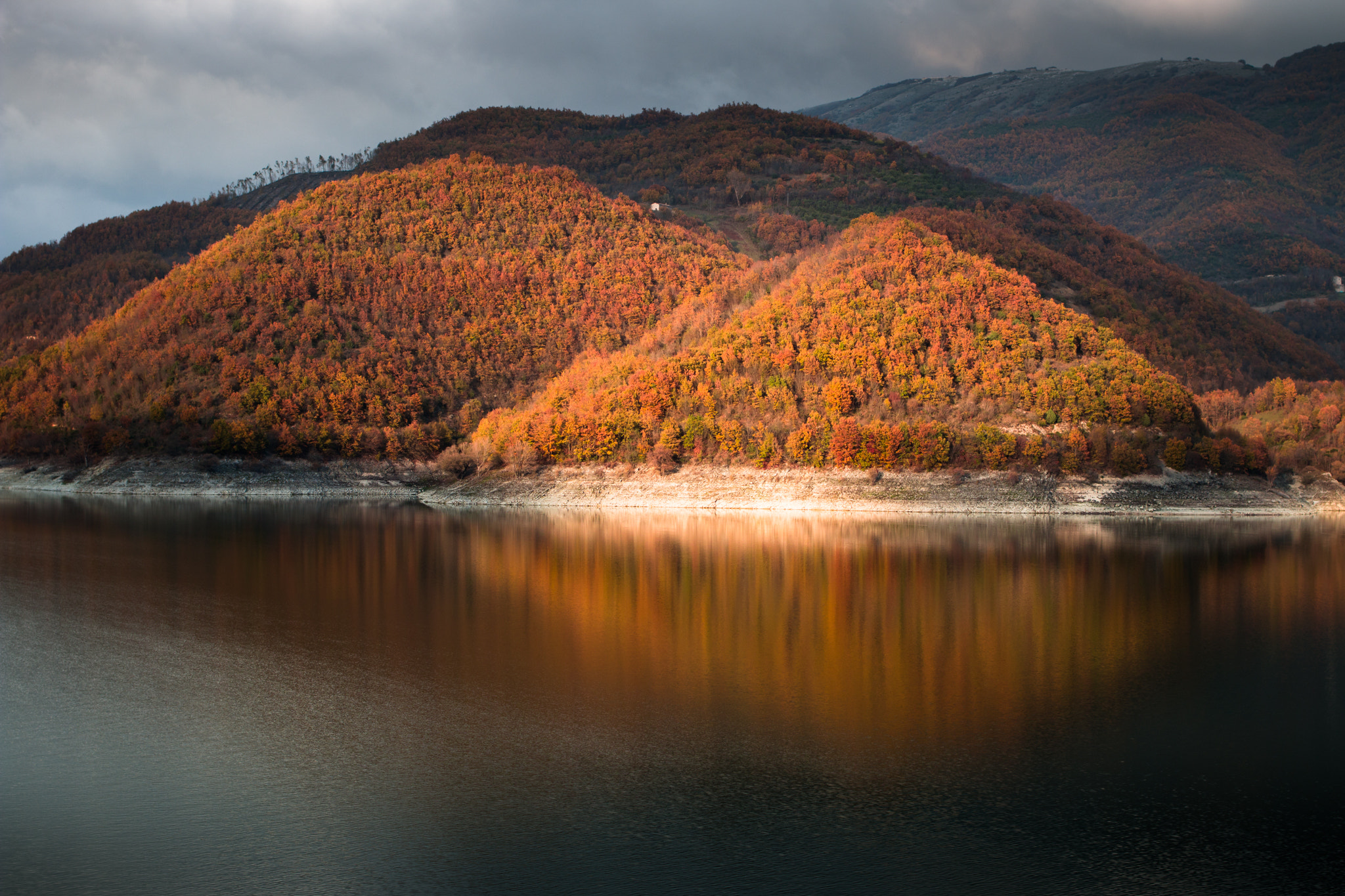 Canon EOS 70D + Canon EF 40mm F2.8 STM sample photo. Fall reflections photography