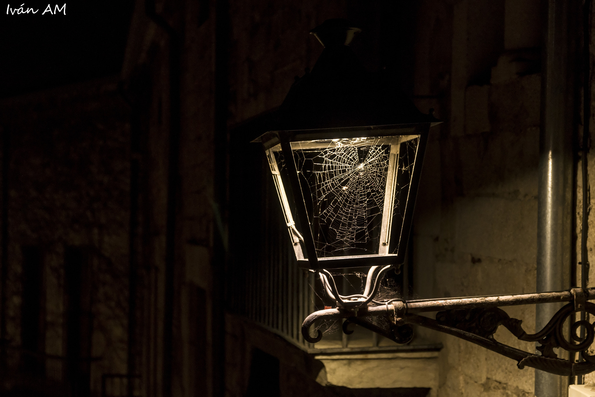 Sigma 17-70mm F2.8-4 DC Macro HSM | C sample photo. Old lamps i photography