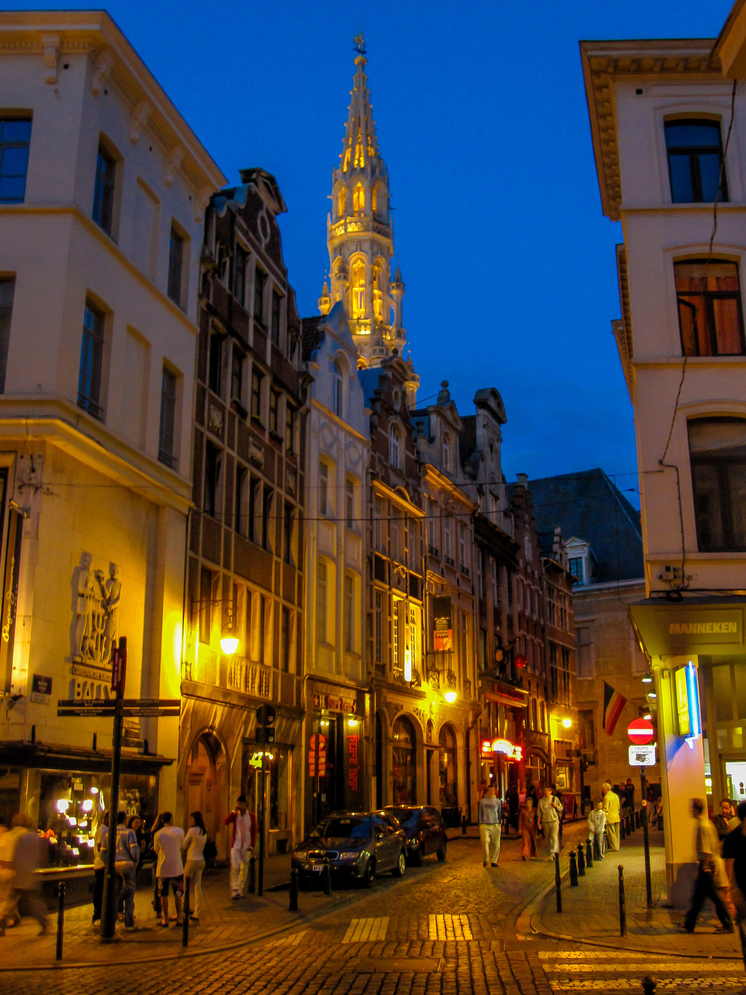 Canon PowerShot SD780 IS (Digital IXUS 100 IS / IXY Digital 210 IS) sample photo. "stroll through bruxelles" #photojambo photography