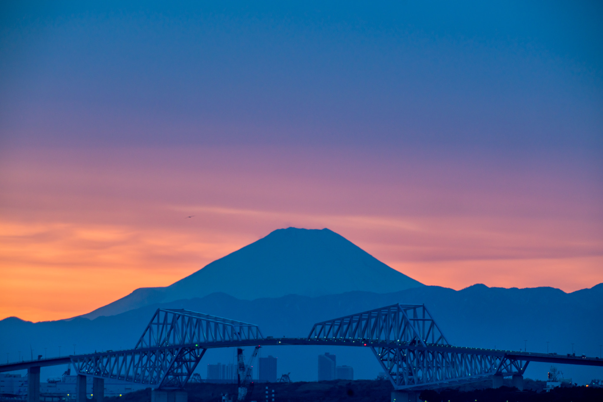 Sony FE 70-200mm F2.8 GM OSS sample photo. Mt.fuji and bridge photography