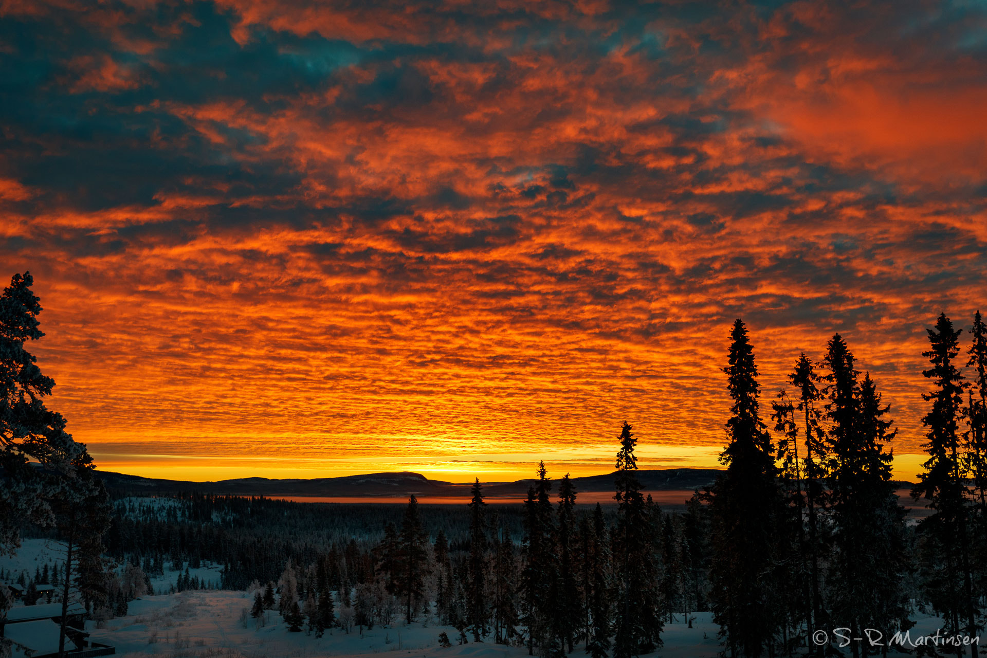 Canon EF 16-35mm F4L IS USM sample photo. Heaven's on fire photography