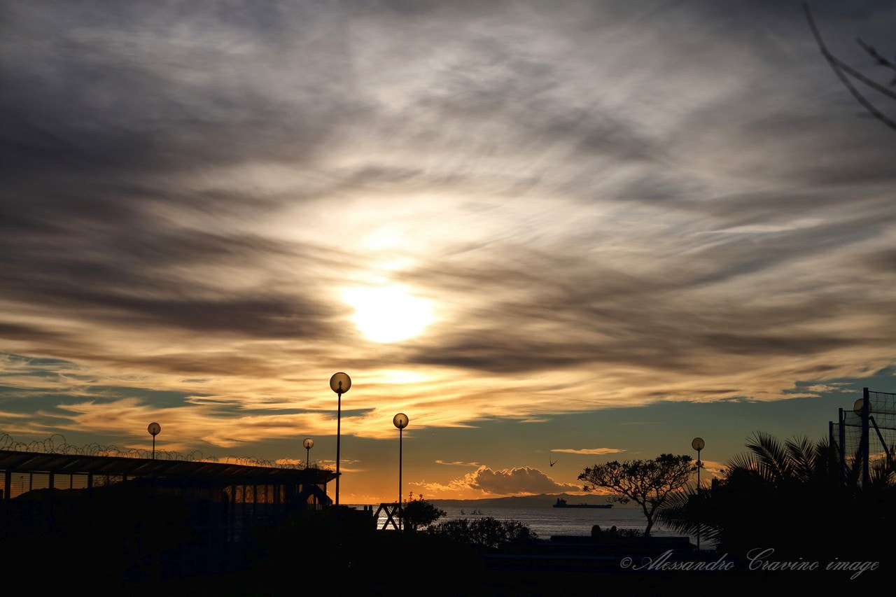 Canon EF-S 18-55mm F3.5-5.6 IS sample photo. Sunset in genoa photography