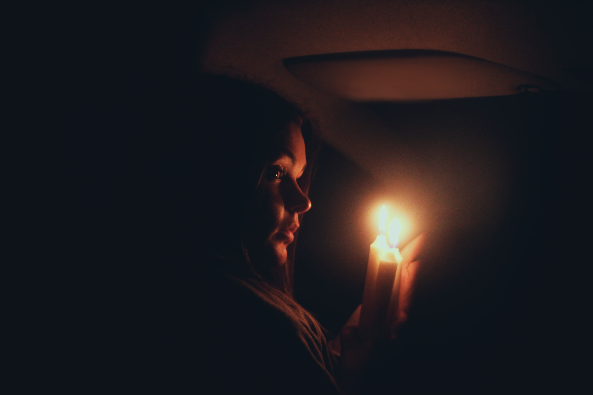 Canon EF 50mm f/1.8 sample photo. Dark place photography
