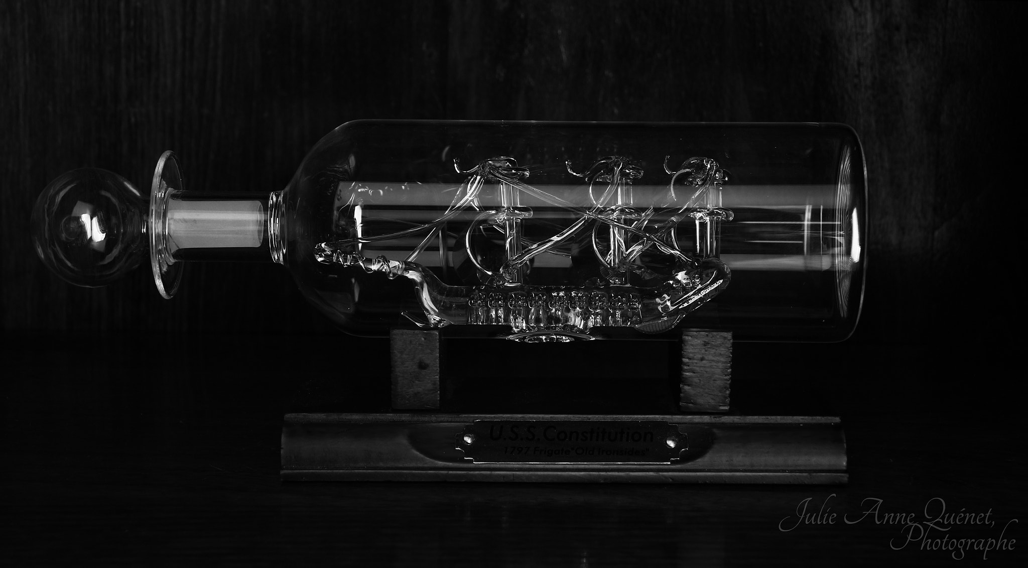 Sigma 18-250mm F3.5-6.3 DC OS HSM sample photo. Sous verre photography