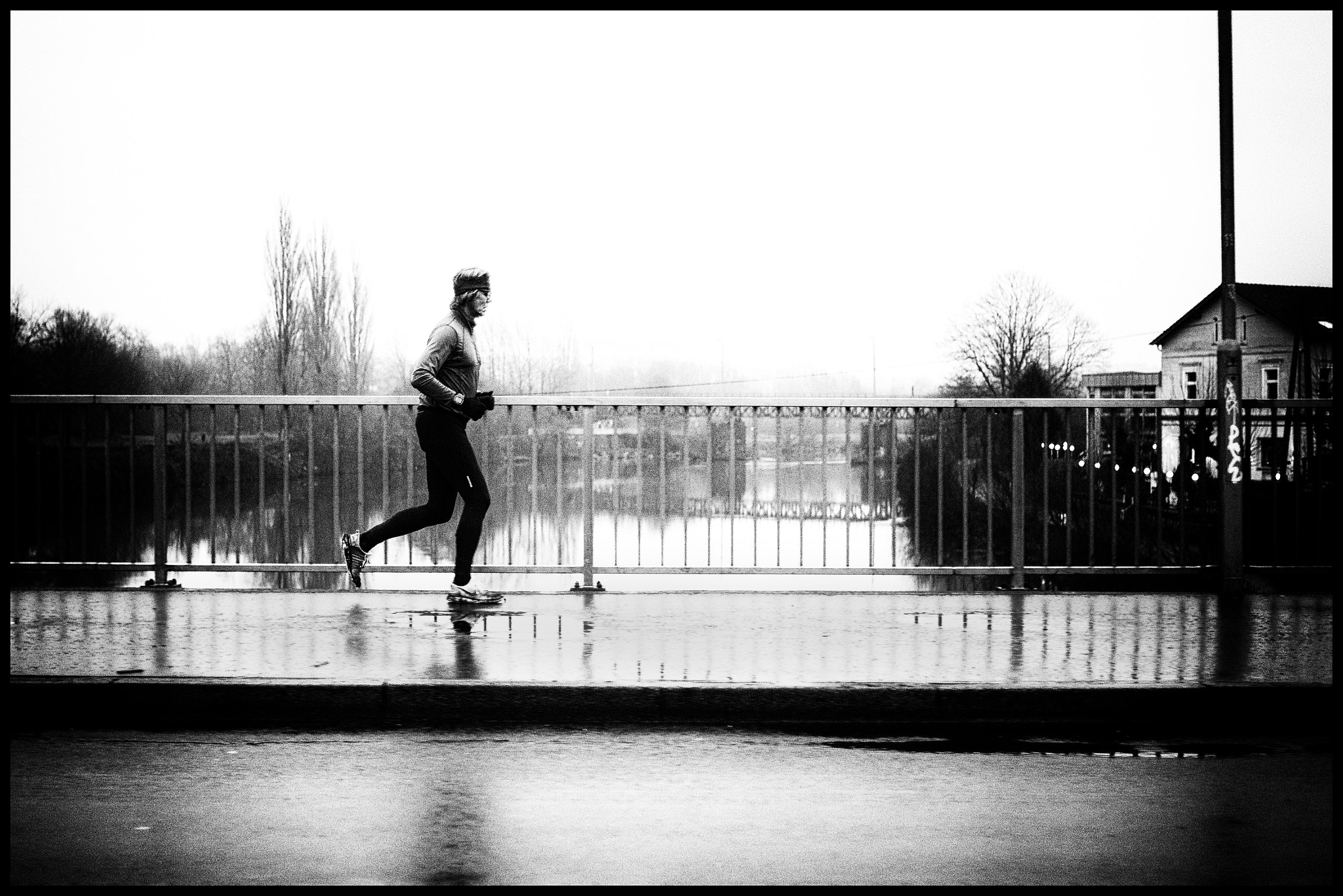 Nikon AF Nikkor 35mm F2D sample photo. Rainy winter photography