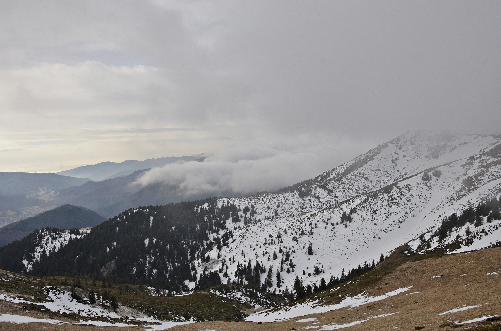 Nikon D7000 + Sigma 18-50mm F2.8-4.5 DC OS HSM sample photo. Fog is coming photography