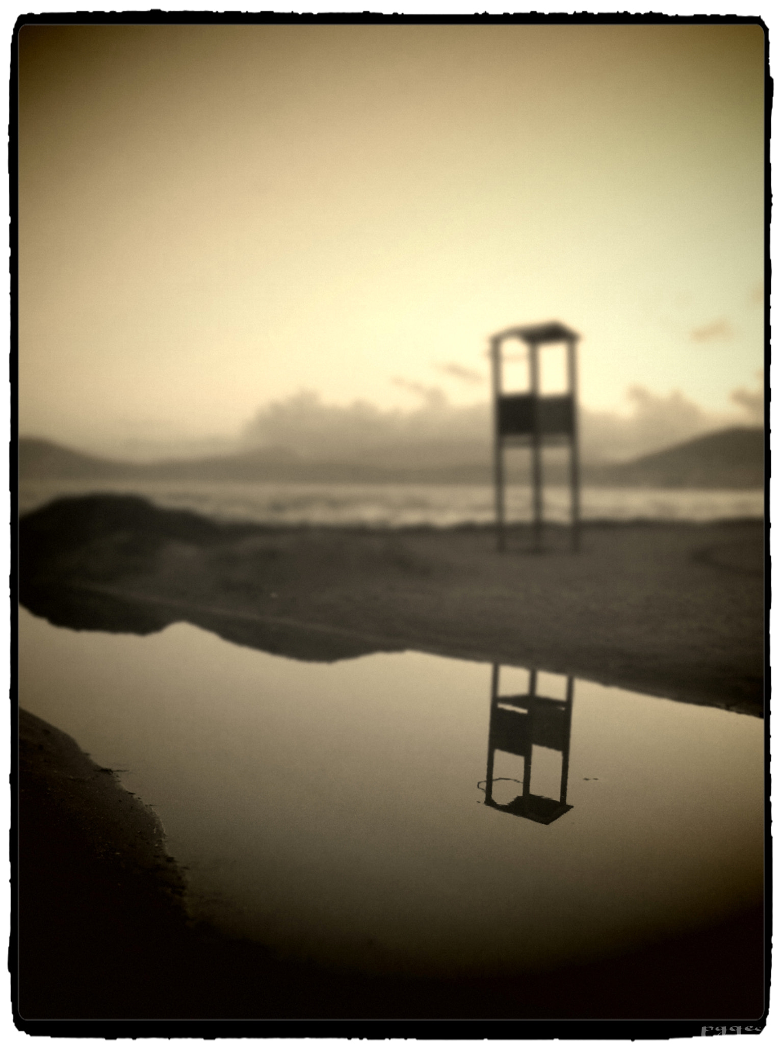 Canon PowerShot ELPH 340 HS (IXUS 265 HS / IXY 630) sample photo. Lonely beach photography