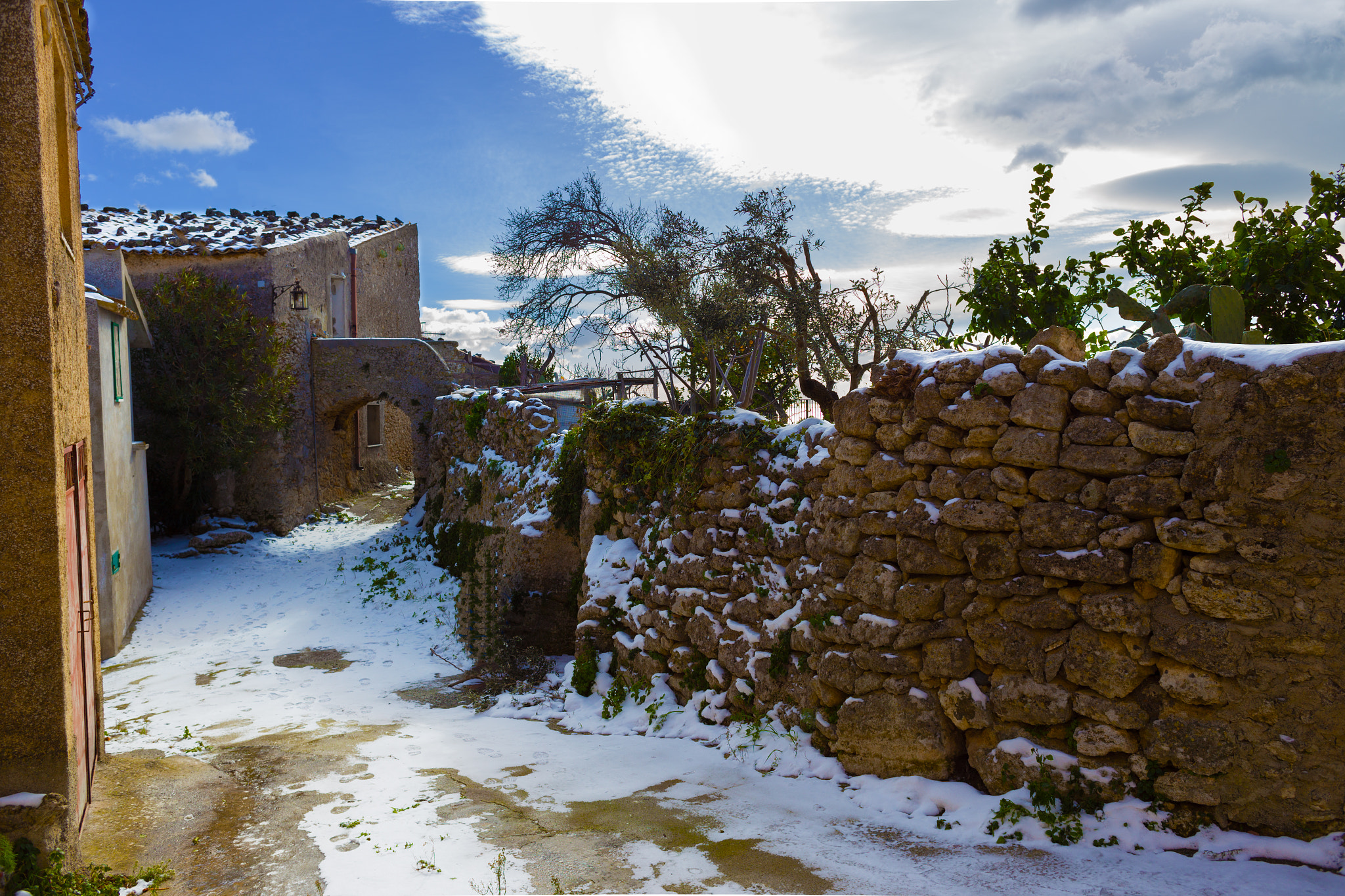 Canon EOS 6D + Canon EF 28mm F2.8 sample photo. Gerace, snowfall photography