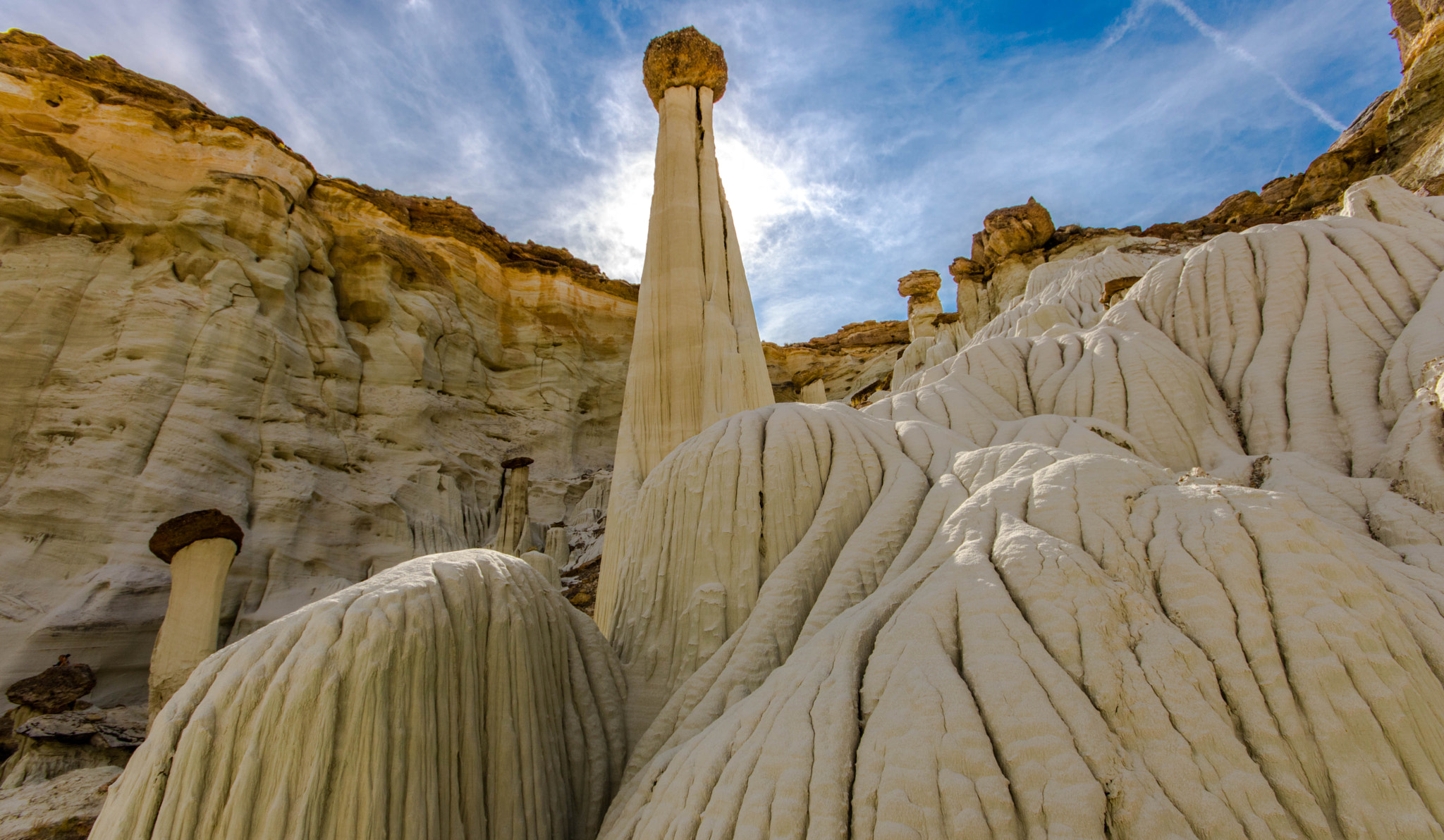 Canon EOS 760D (EOS Rebel T6s / EOS 8000D) + Sigma 10-20mm F4-5.6 EX DC HSM sample photo. Wahweap hoodoos, utah, usa photography