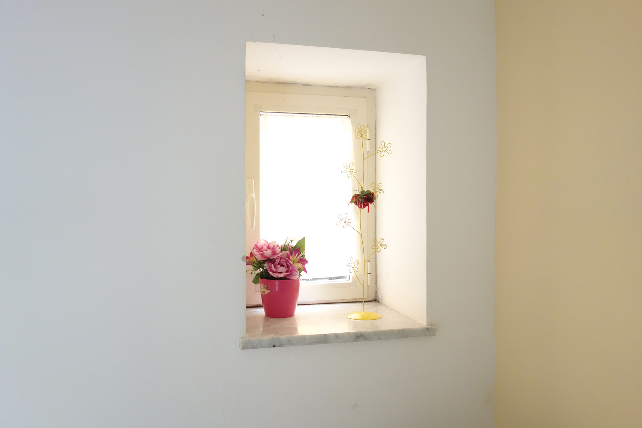 Sony Cyber-shot DSC-RX100 + Sony 28-100mm F1.8-4.9 sample photo. Salerno lavatory photography