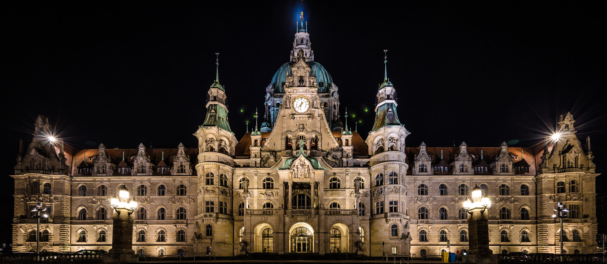 Sigma 10-20mm F3.5 EX DC HSM sample photo. Neues rathaus photography