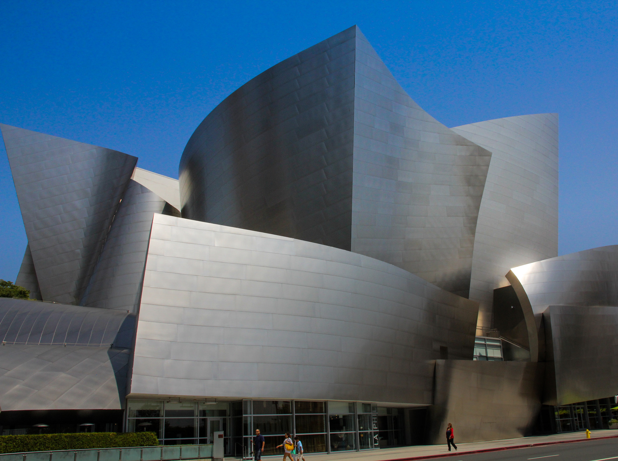 Sigma 18-200mm f/3.5-6.3 DC OS sample photo. Los angeles walt disney concert hall photography
