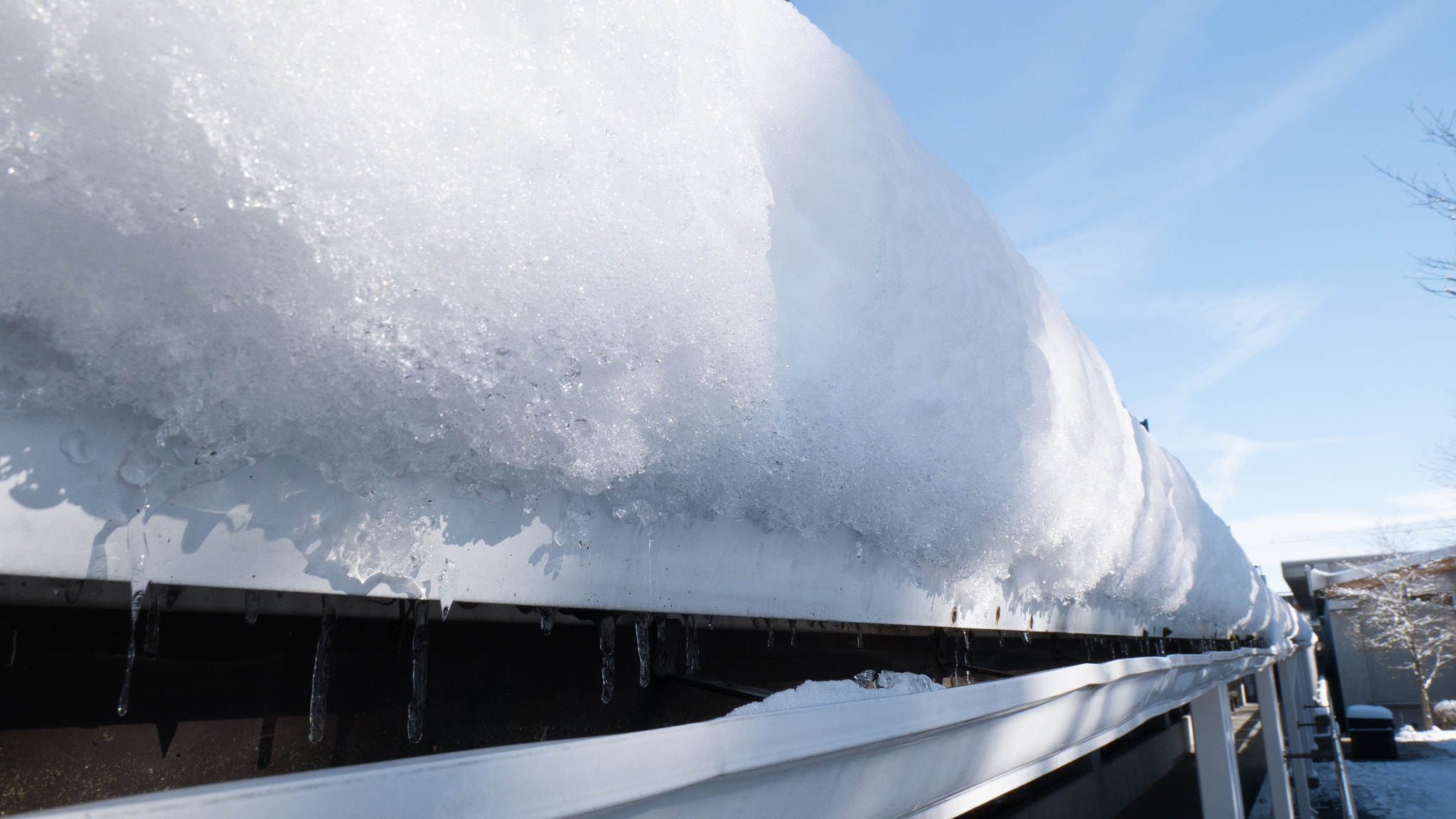 Panasonic Lumix DMC-G85 (Lumix DMC-G80) sample photo. Snow on the roof photography