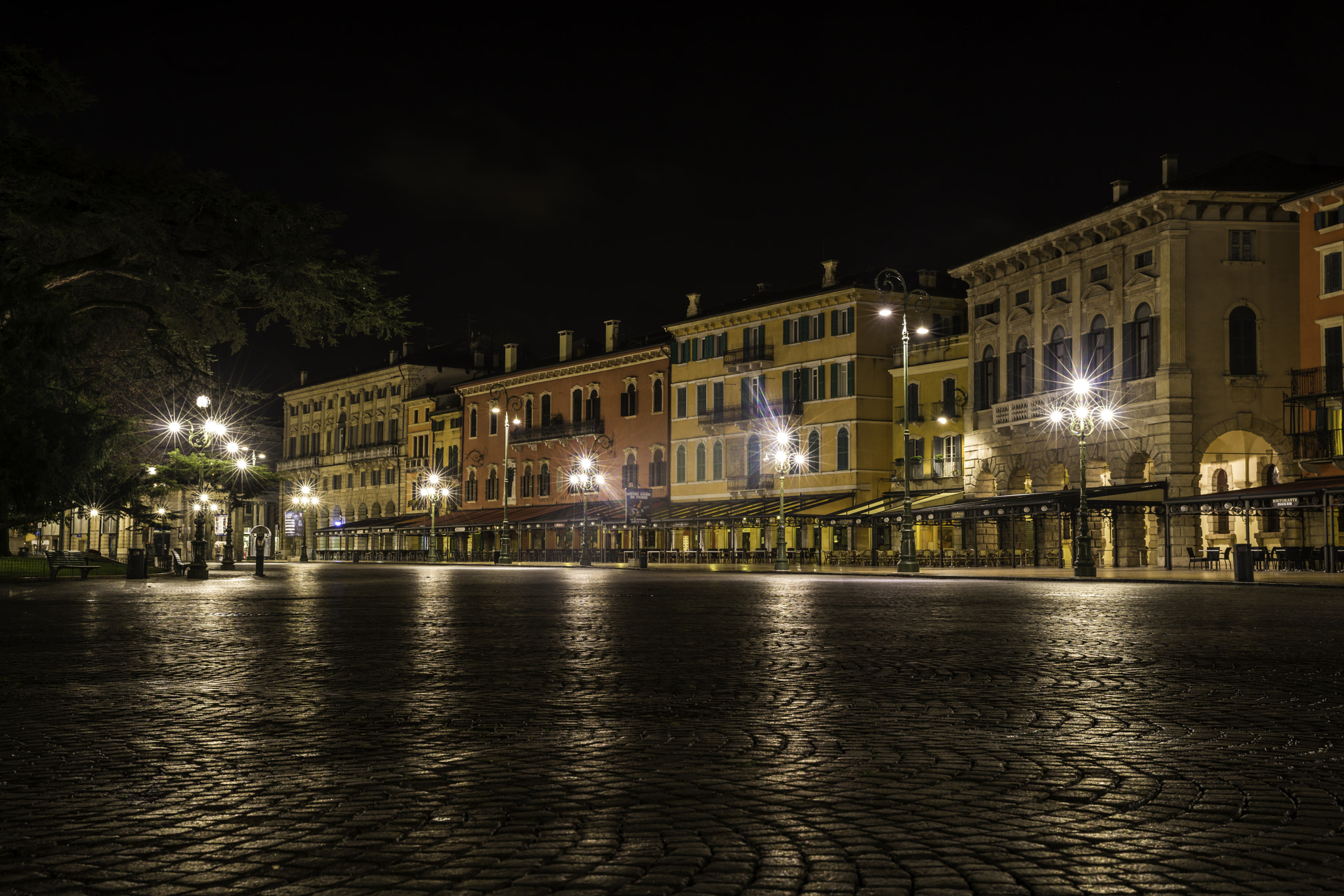 Canon EF 24-70mm F2.8L II USM sample photo. Piazza bra - verona italy photography