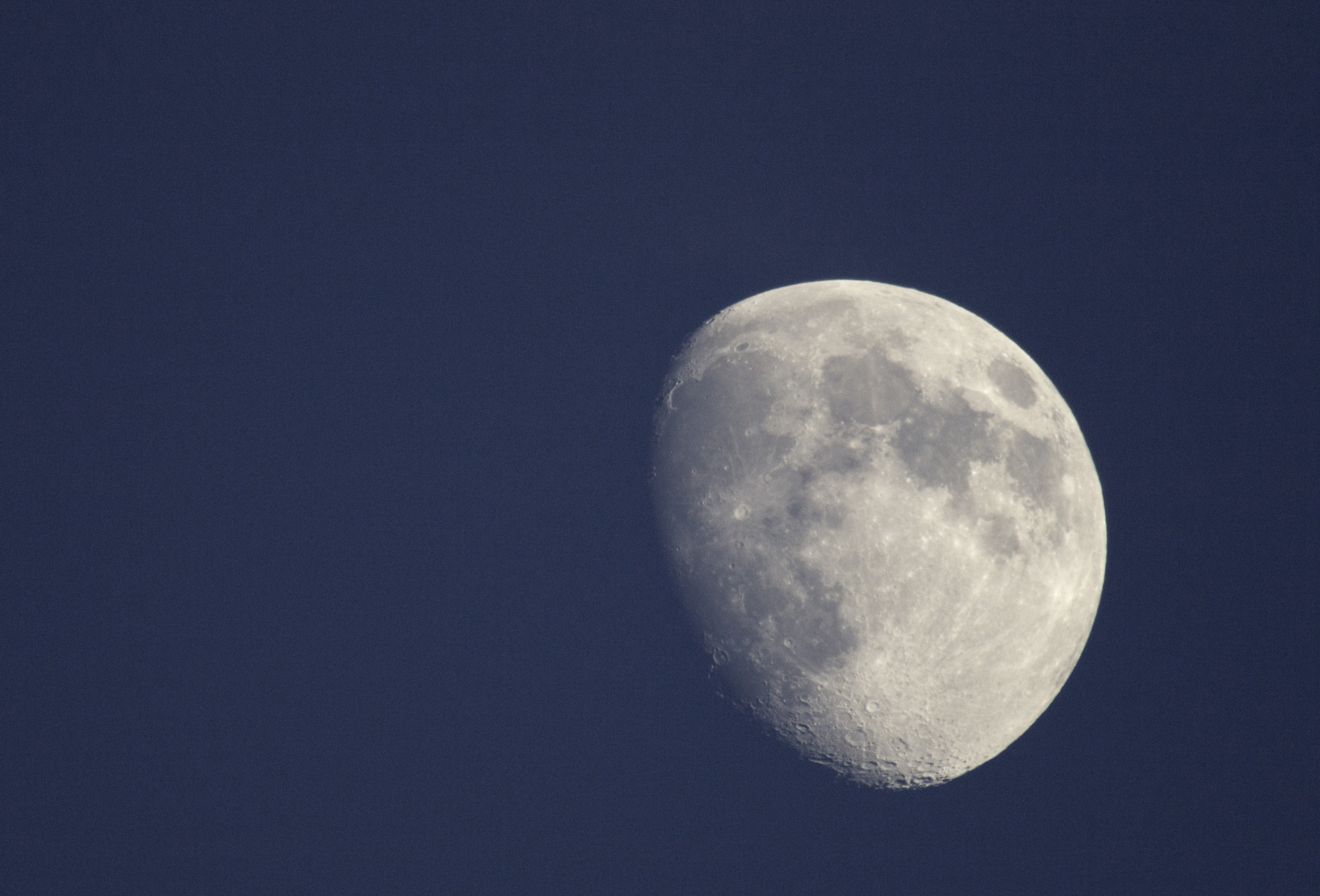 Canon EF 100-400mm F4.5-5.6L IS USM sample photo. Morning moon photography