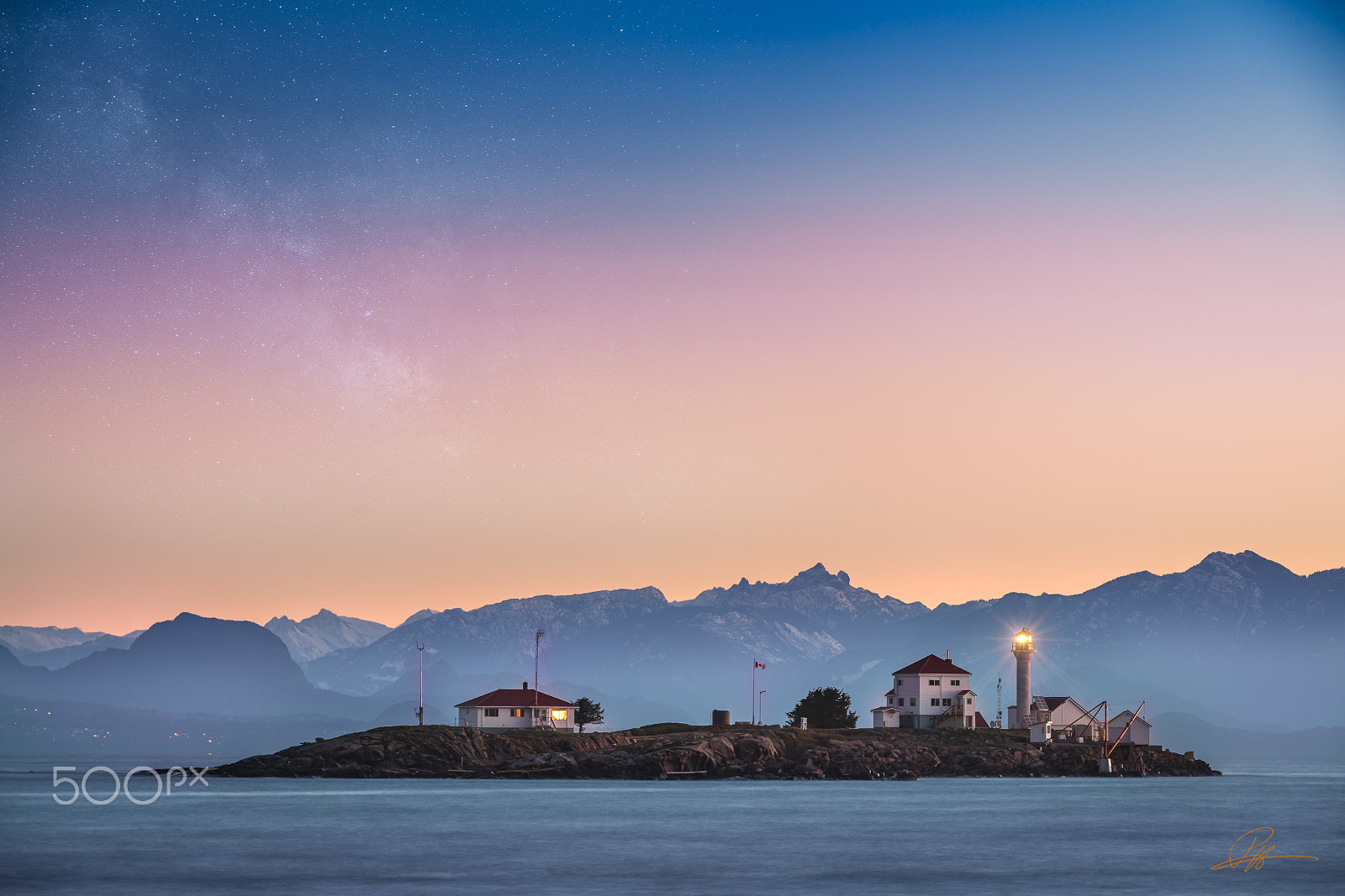 70-200mm F2.8-2.8 G sample photo. Entrance island lighthouse in the pre-dawn glow photography