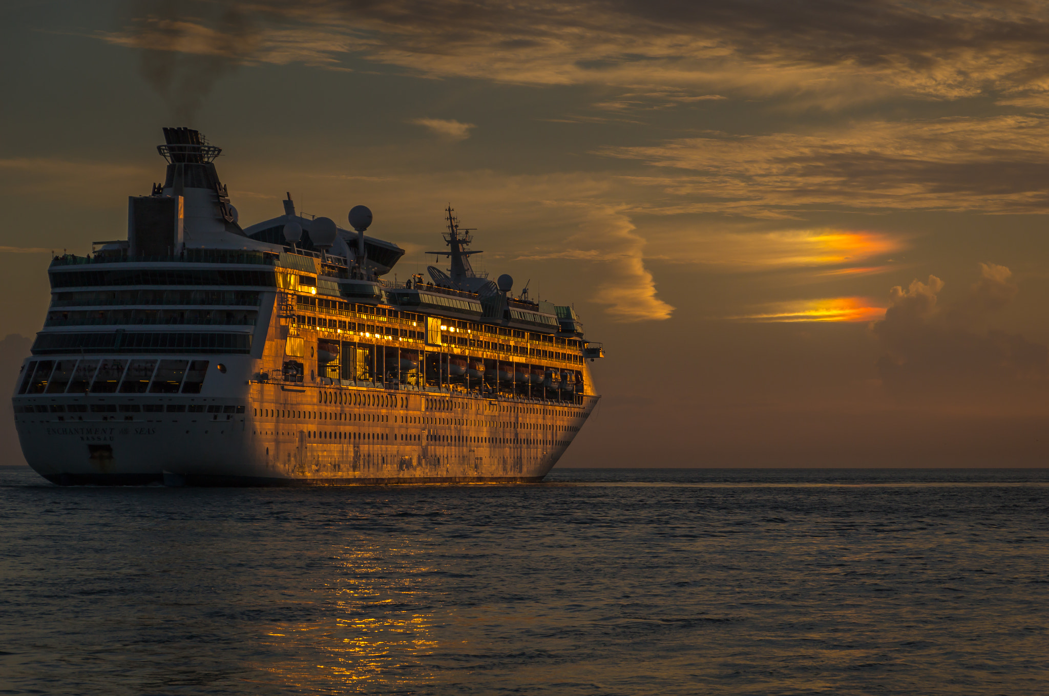 Canon EOS 100D (EOS Rebel SL1 / EOS Kiss X7) sample photo. Sun lit cruise photography