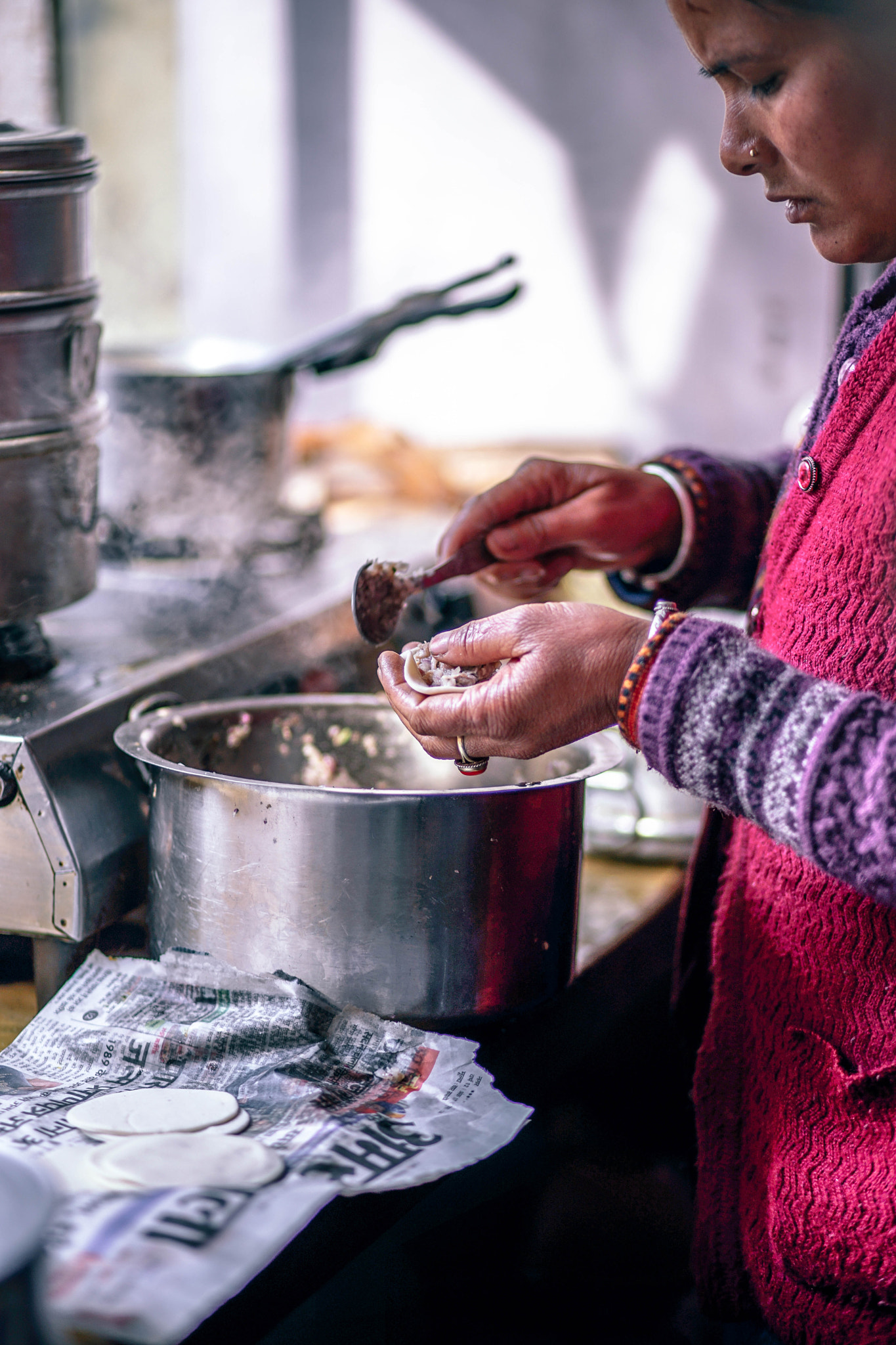 DT 85mm F1.8 SAM sample photo. Making fresh momos photography