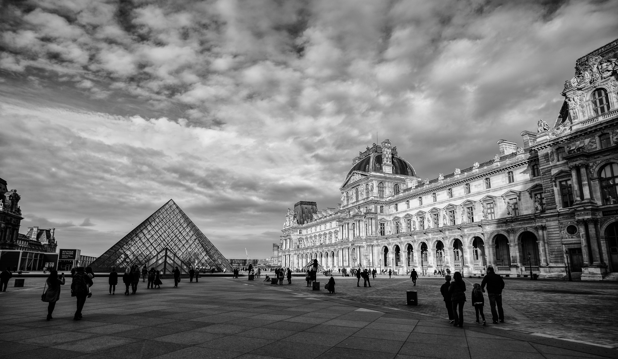 Nikon AF-S Nikkor 14-24mm F2.8G ED sample photo. La louvre photography