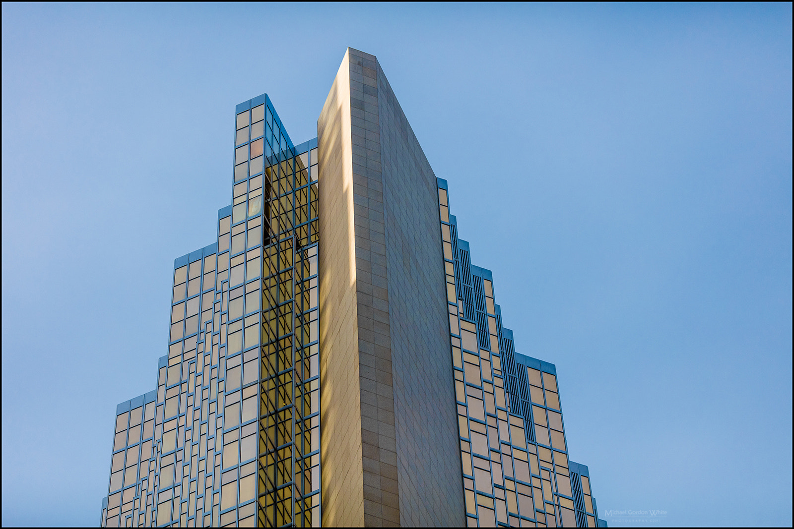 Canon EOS 5DS R + Canon EF 135mm F2L USM sample photo. Skyscraper photography