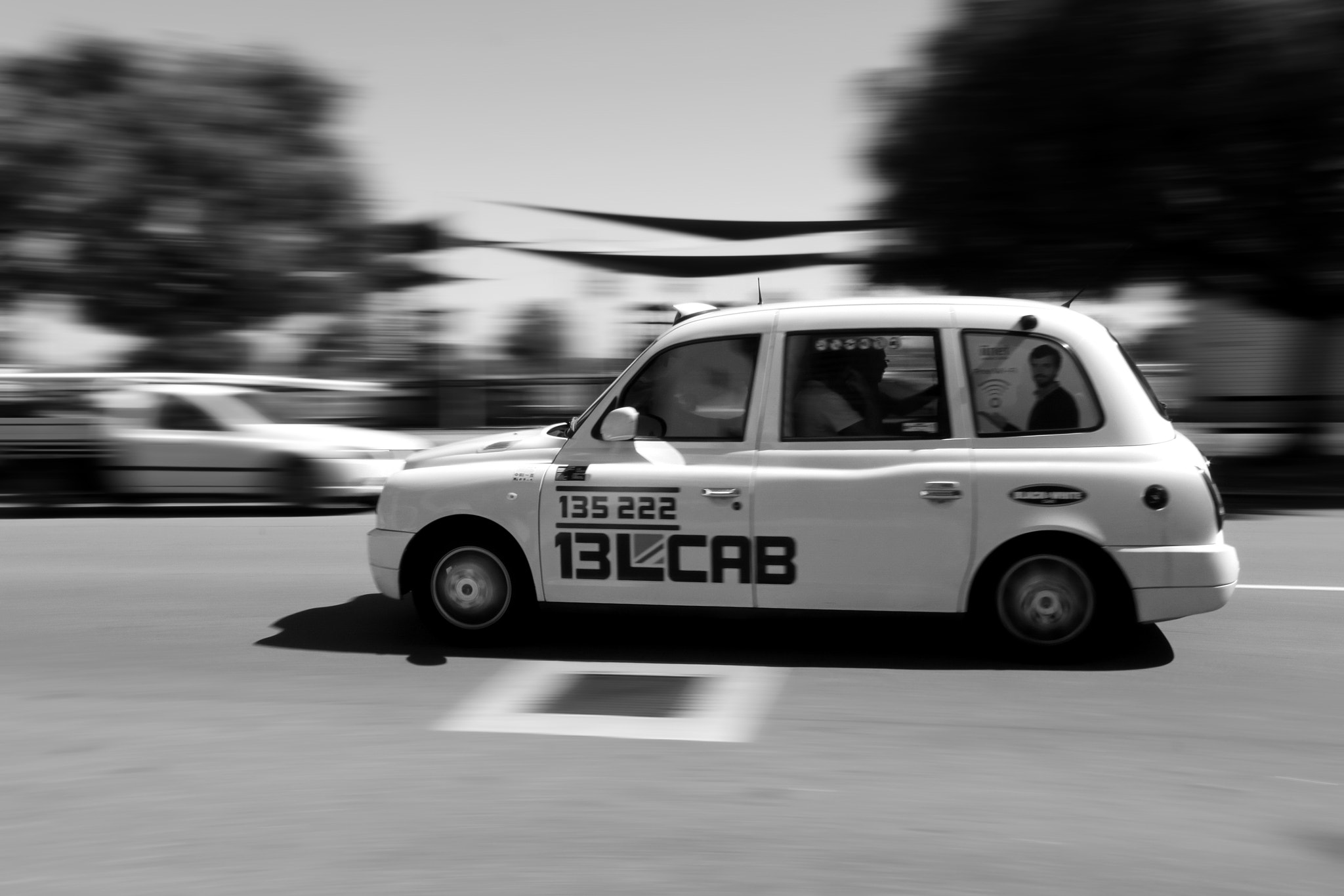 Canon EOS 500D (EOS Rebel T1i / EOS Kiss X3) sample photo. Hey taxi photography